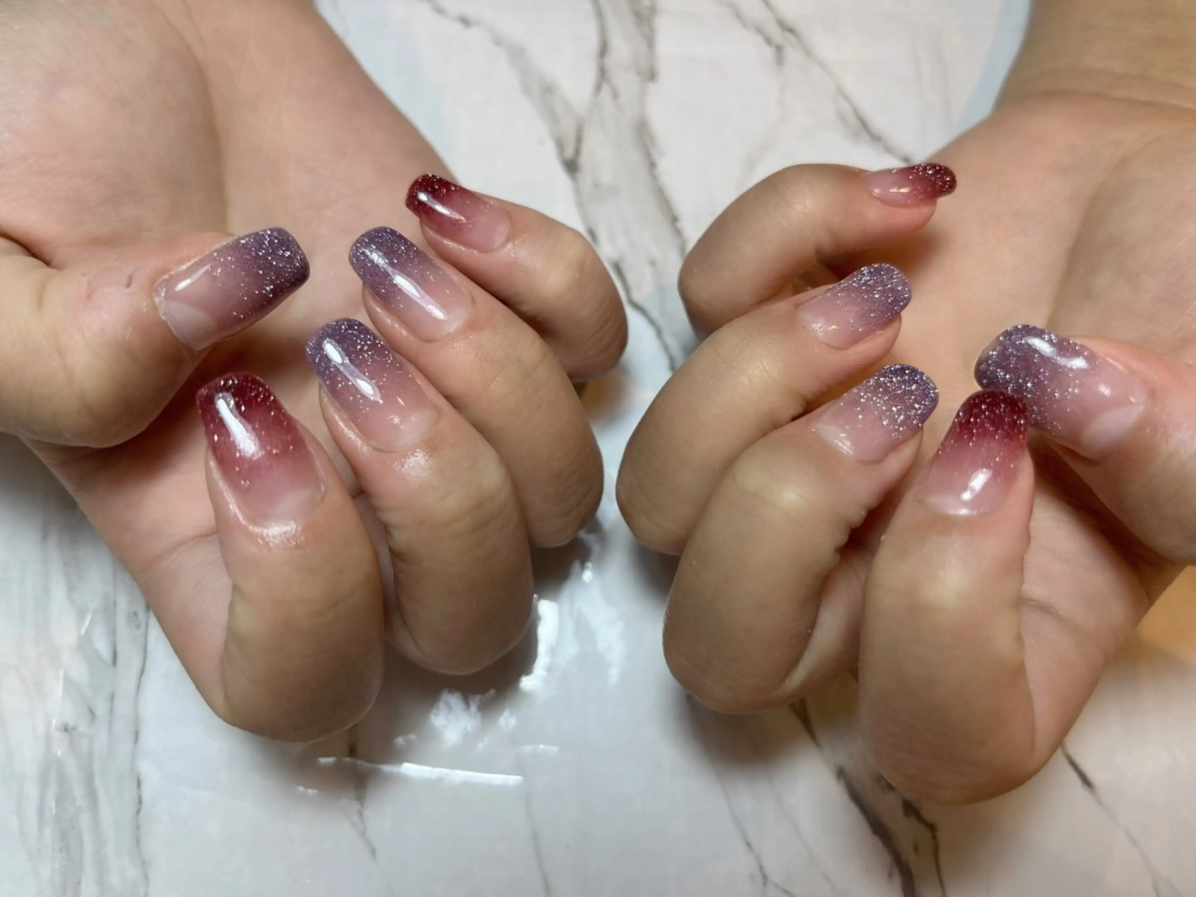 ネイル フラッシュネイル ジェルネイル グラデーション パープル 赤色 ハンドネイル arce amiのネイルデザイン