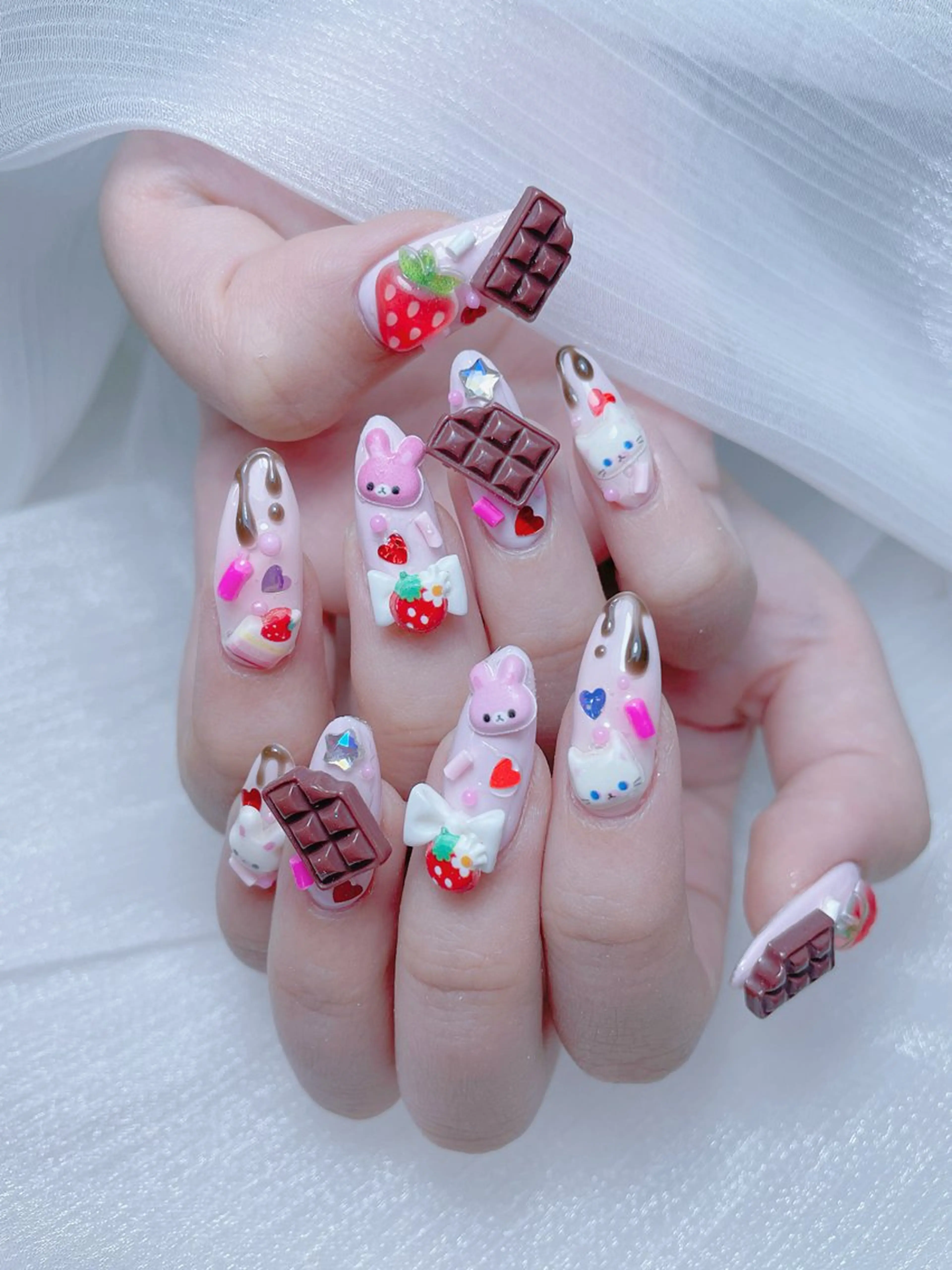 ネイル チークネイル ガーリー キラキラネイル 韓国ネイル リボン ハンドネイル NailPrincess所属・princess スカルプ専門店のネイルデザイン