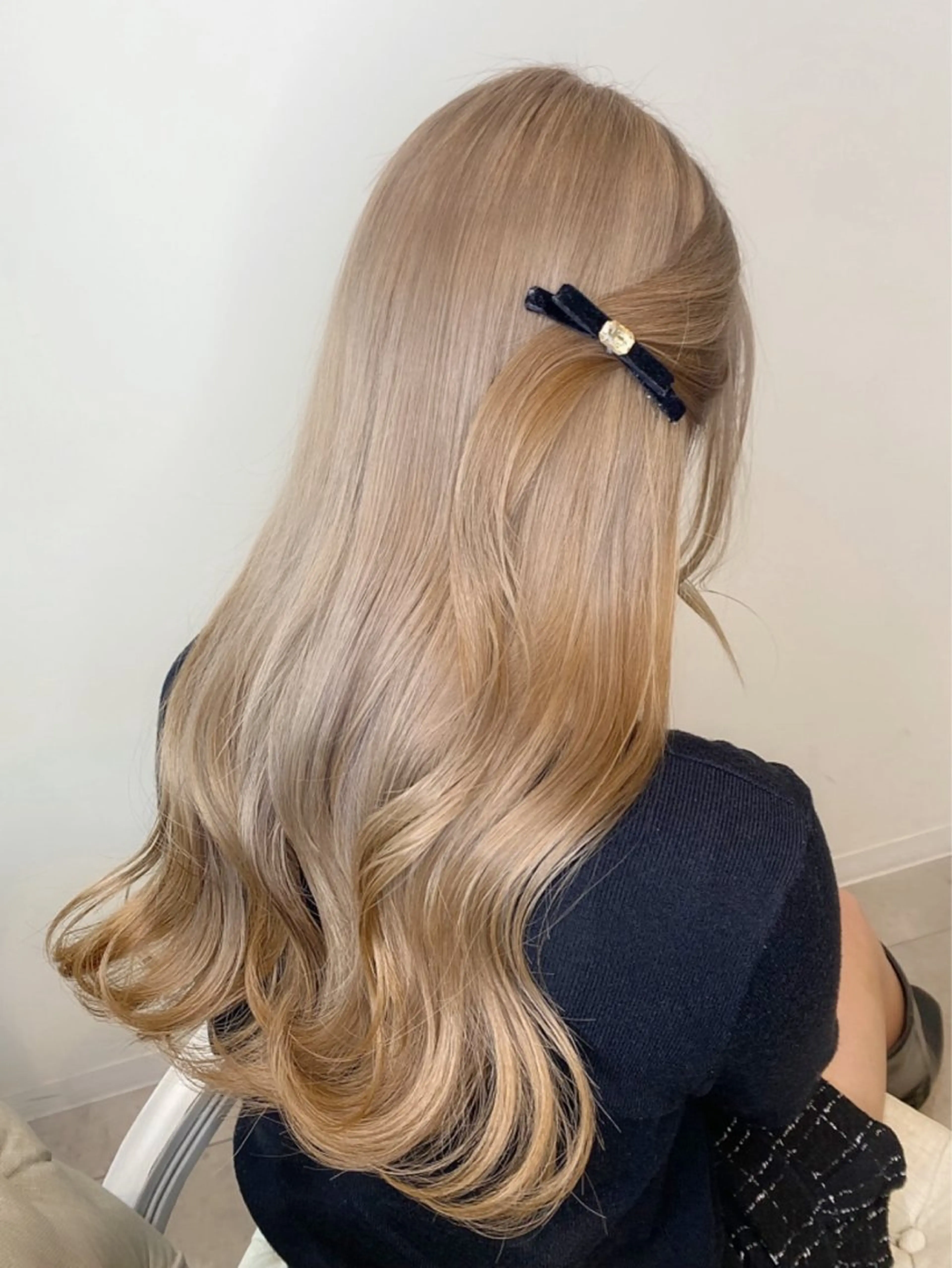 カラー ベージュカラー ブリーチ ケアブリーチ ダブルカラー ハイトーンカラー 肌に馴染むハイトーン /ミルクティーカラーのヘアスタイル