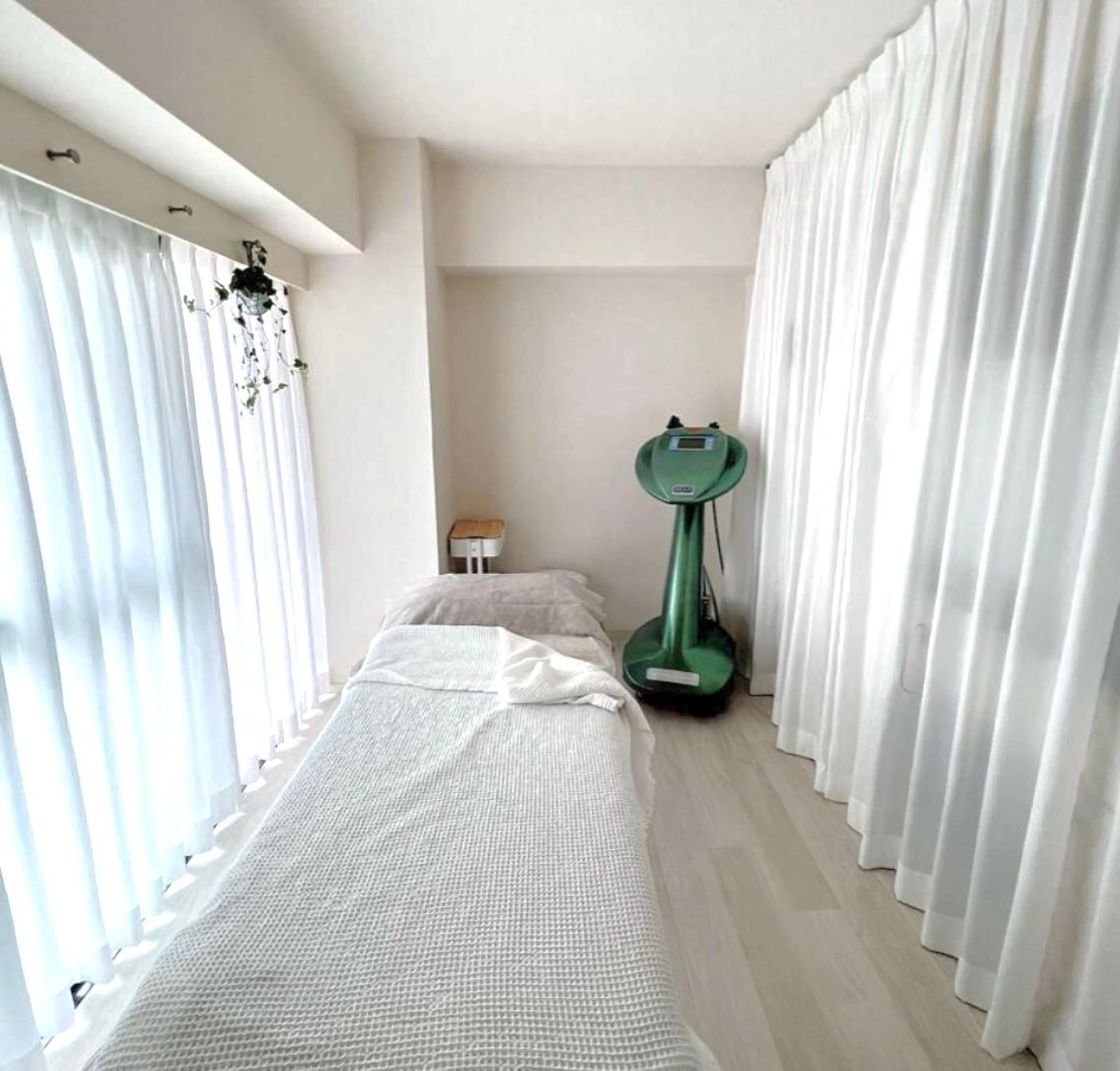 ヘアアレンジ メンズ キッズ ネイル マツエク・マツパ アイブロウ 頭スッキリ疲労回復 ドライヘッドのエステ・リラクイメージ