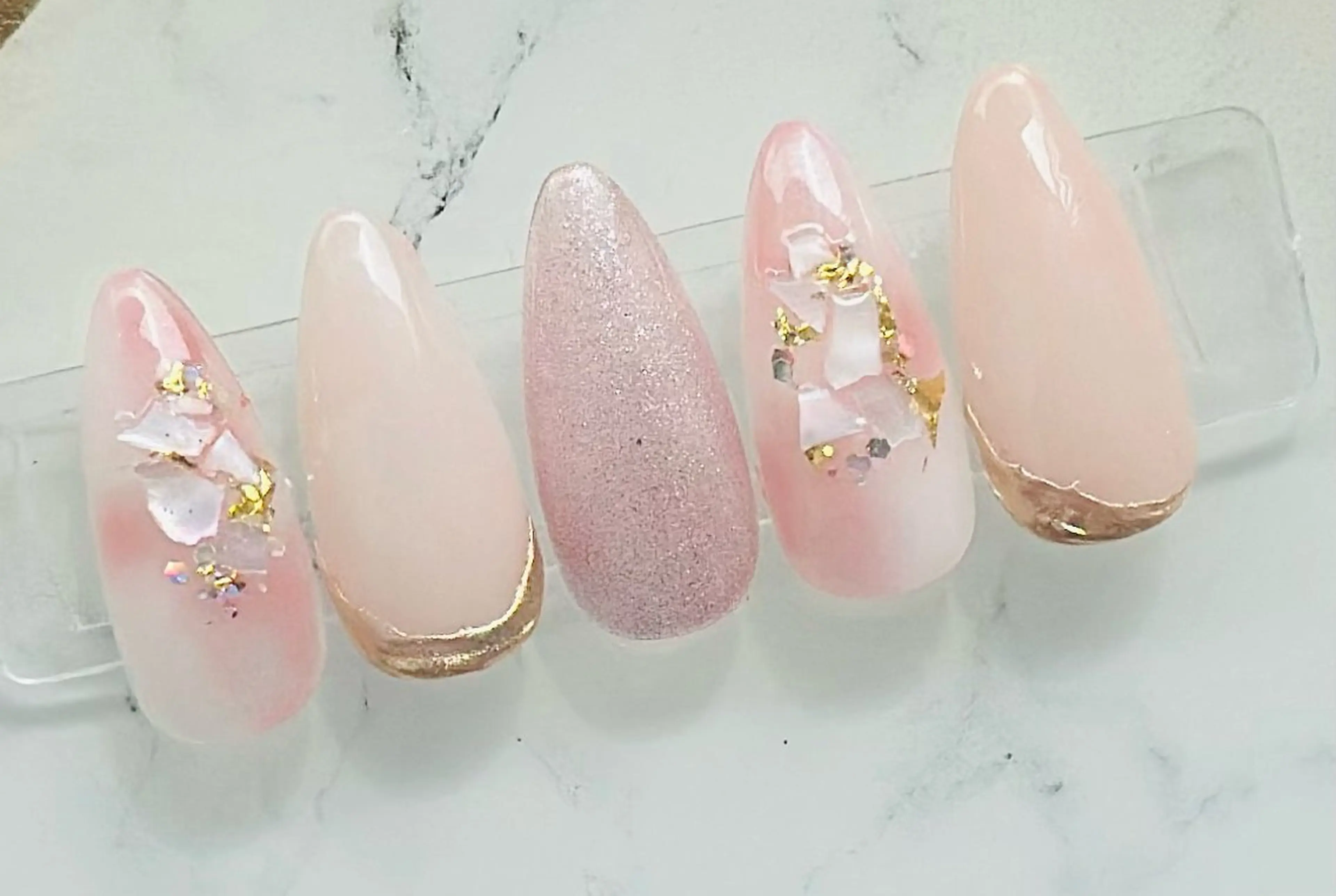 ネイル ニュアンスネイル 春ネイル nailsalon oluoluのネイルデザイン