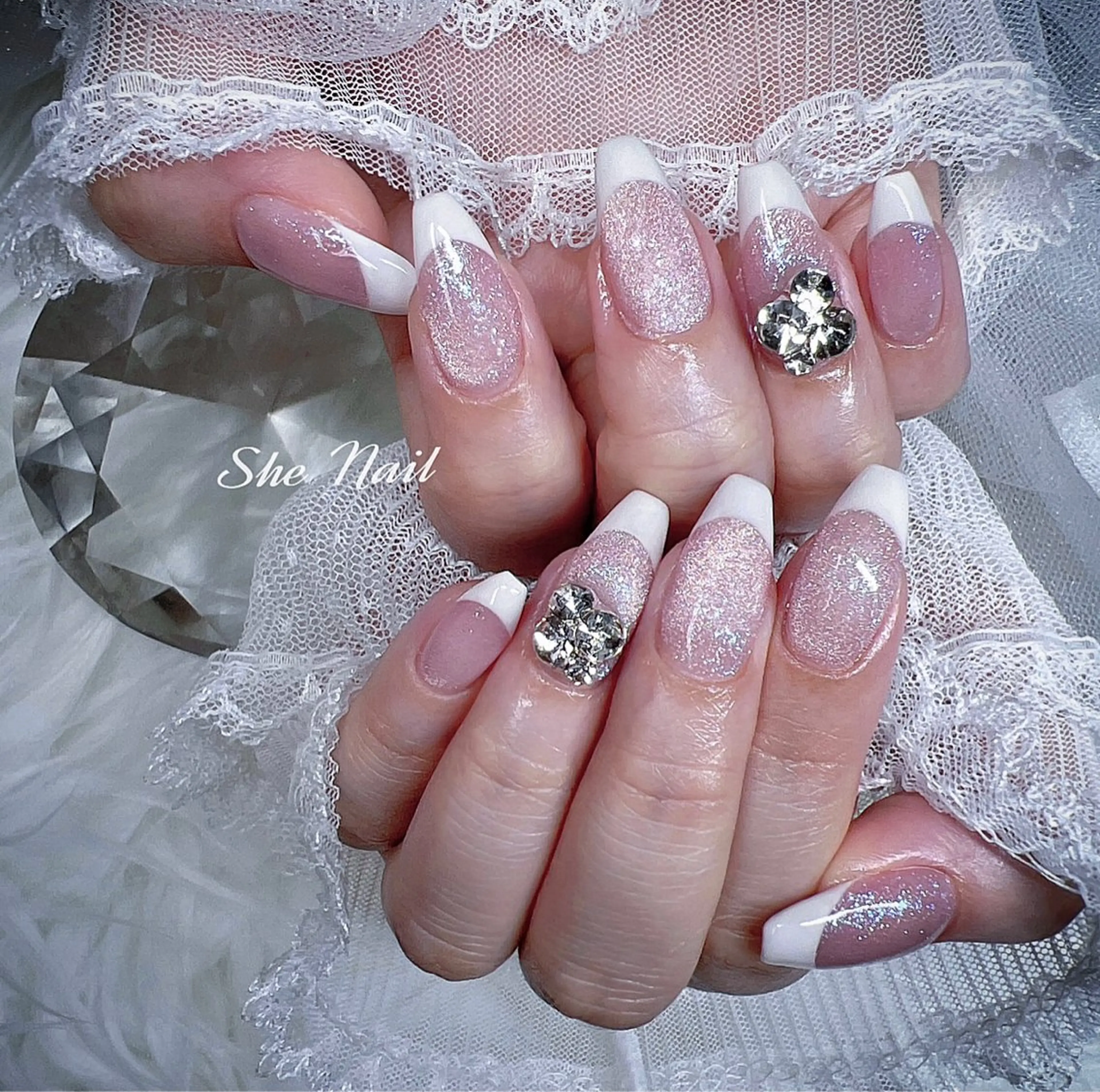 ネイル チークネイル 長さ出し フレンチネイル ガラスフレンチ キラキラネイル ハンドネイル She   Nail所属・ISA_ BELLAのネイルデザイン