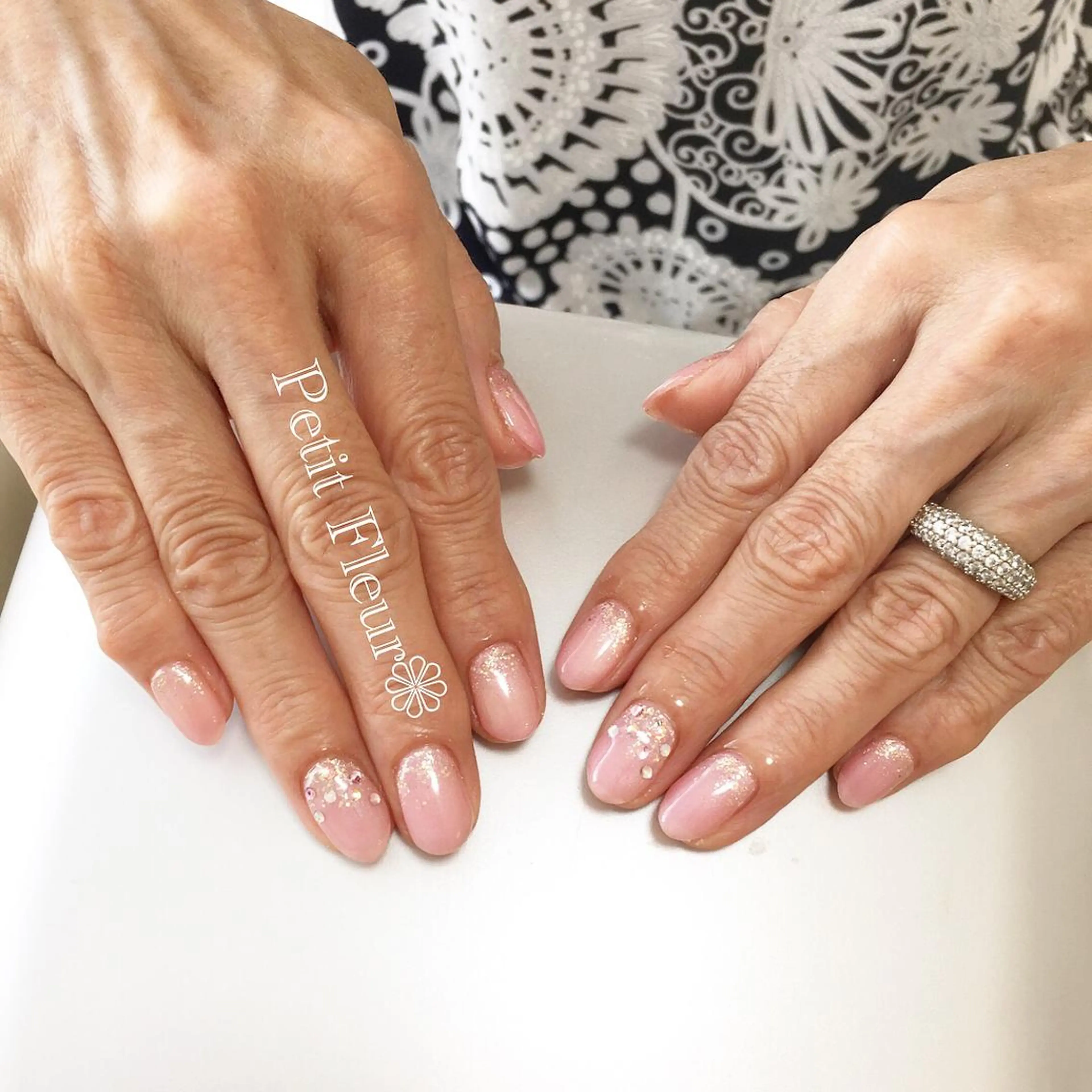 ネイル ラメ(グリッター) Petit Fleur所属・青柳 亜梨奈のマツエク・マツパデザイン