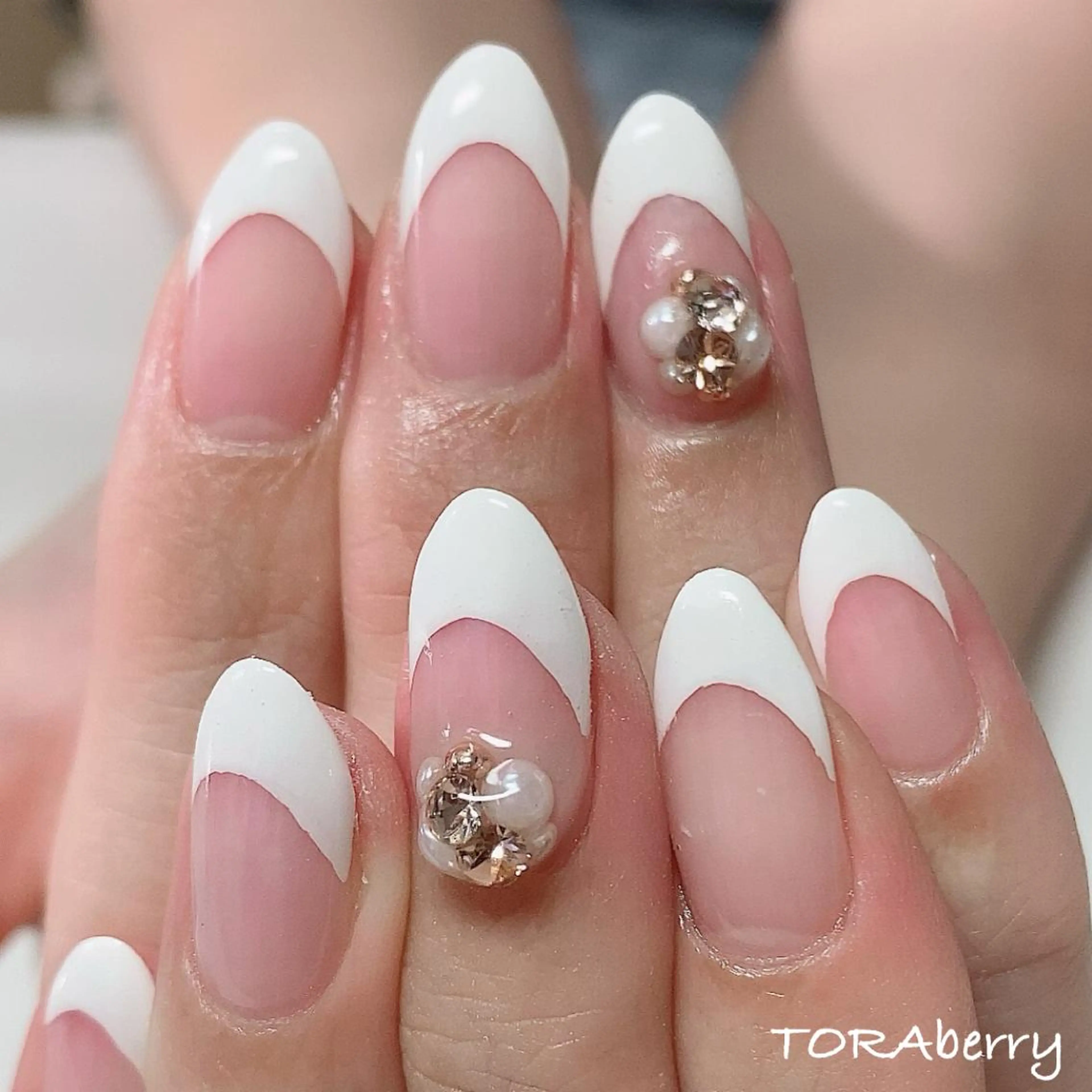 ネイル フレンチネイル ハンドネイル ネイリスト なつみのネイルデザイン