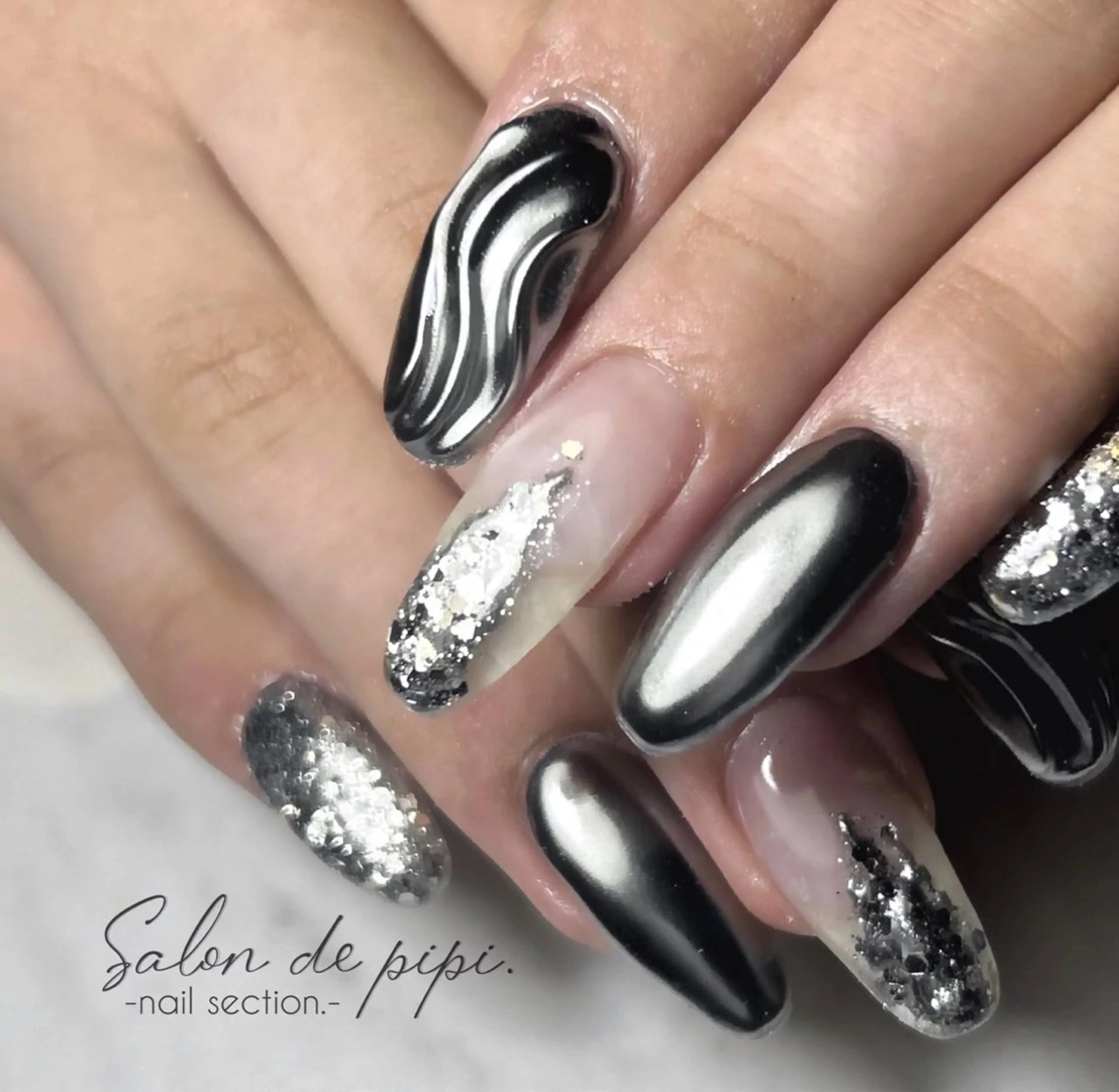 6本アートネイル➕オフありの写真