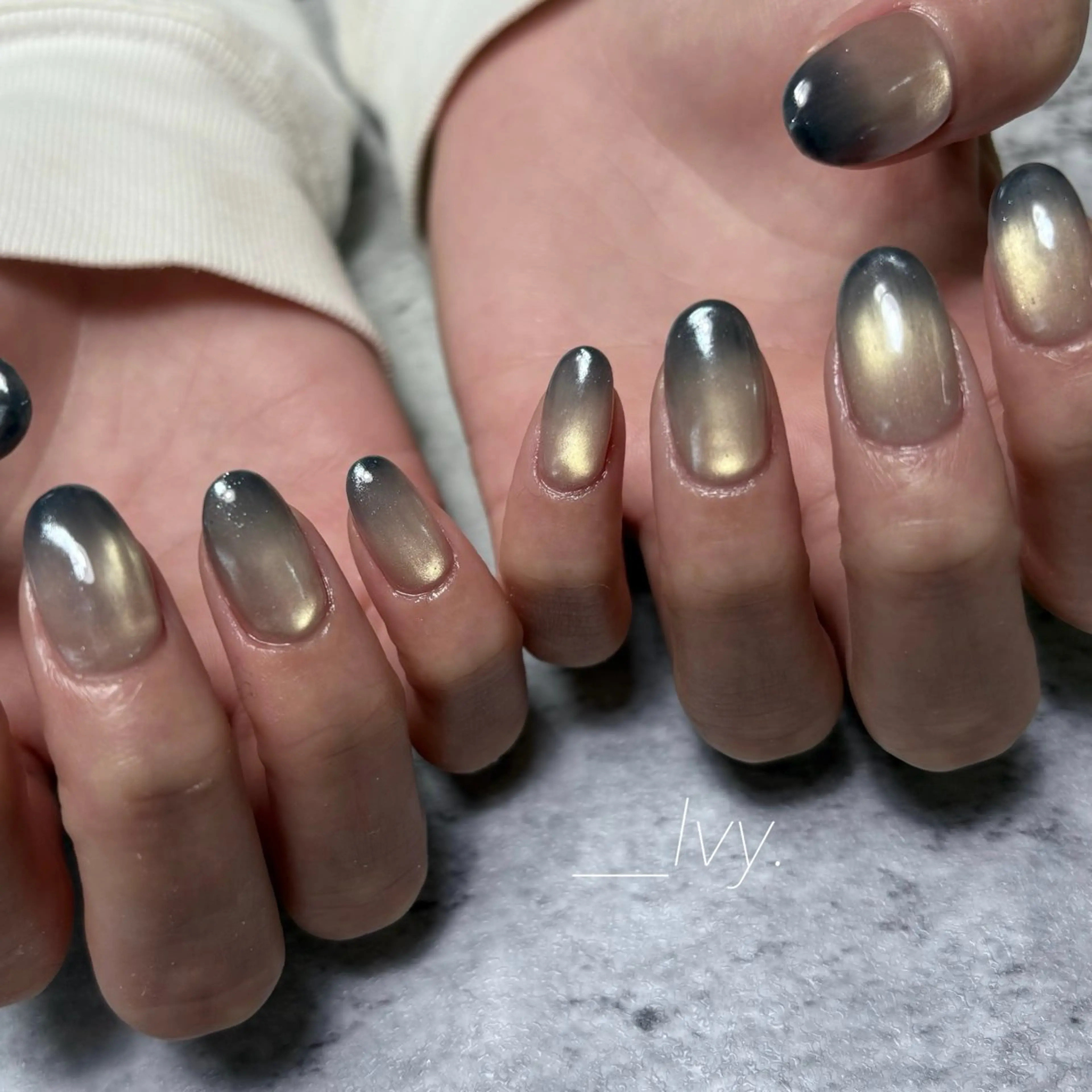 ネイル マグネットネイル ミラーネイル ハンドネイル Ivy所属・nail salon Ivy【放出】のネイルデザイン