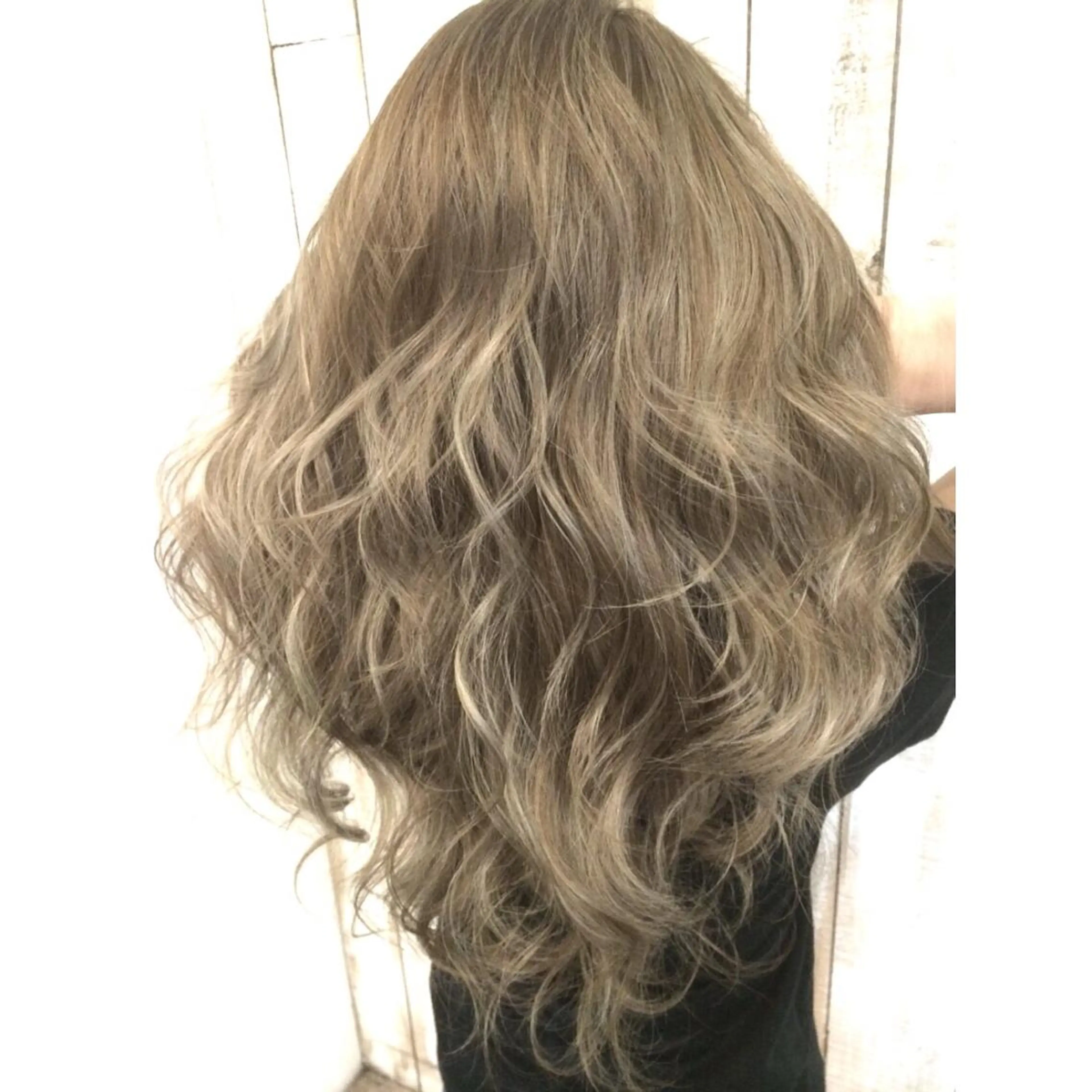 ロング カラー バレイヤージュ ベージュカラー レイヤーカット 井上 一平のヘアスタイル