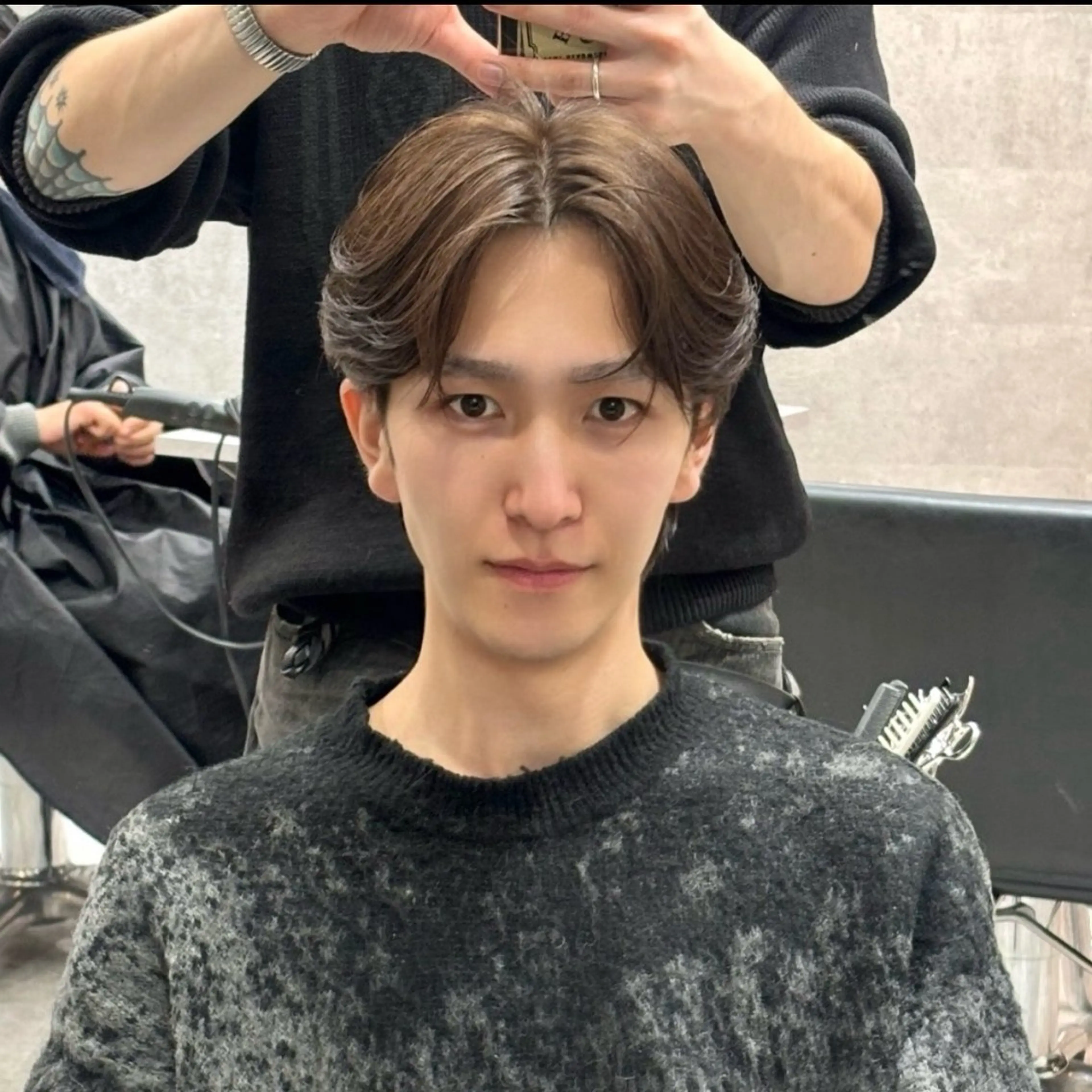 メンズ センターパート ダウンパーマ カルマパーマ マッシュ メンズパーマ カット パーマ 新宿/メンズ特化 髪質改善パーマのヘアスタイル