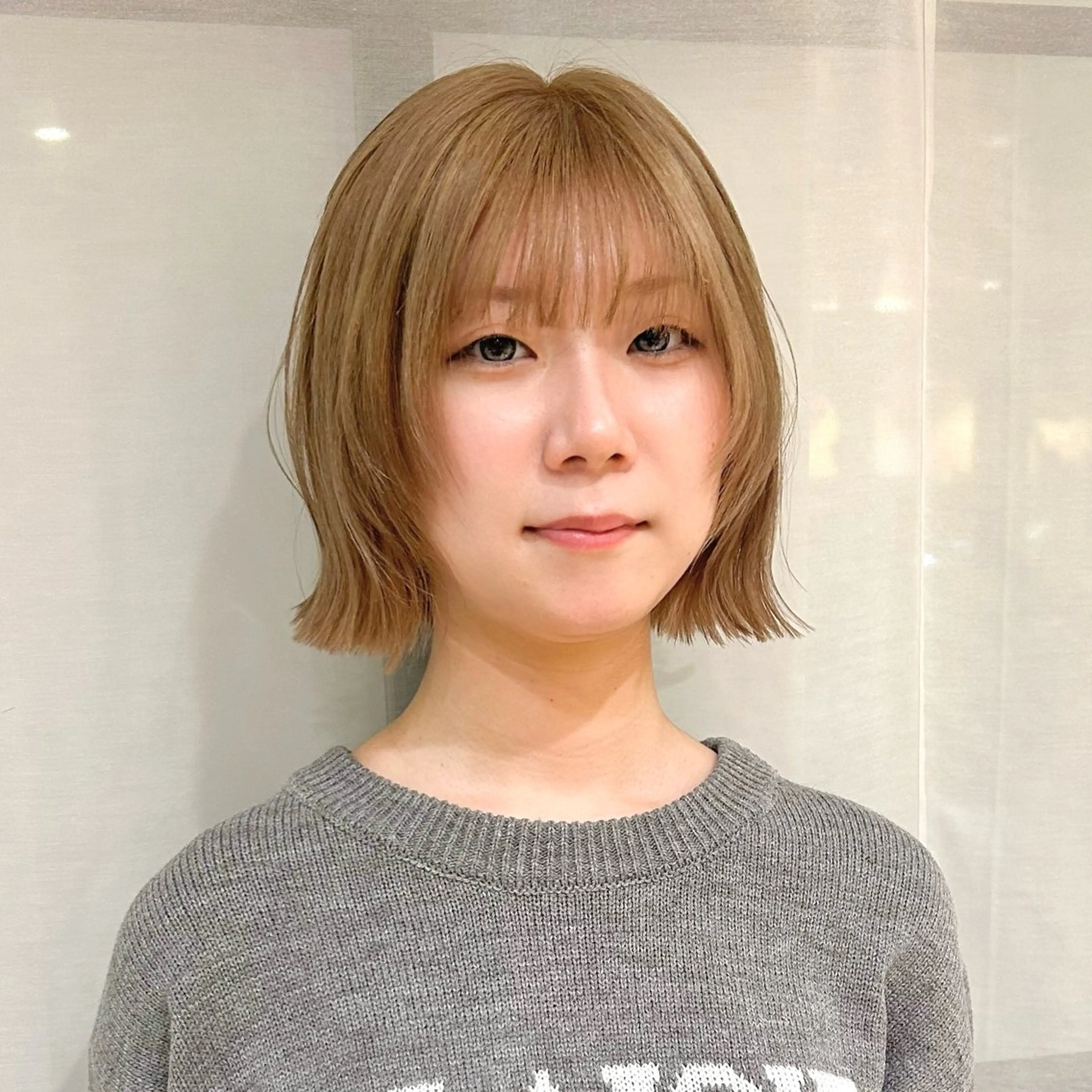 ミディアム カラー 切りっぱなしボブ ベージュカラー ミルクティーベージュ ボブ ヘアカラー ボブレイヤー/ ブリーチ/miyuuのヘアスタイル