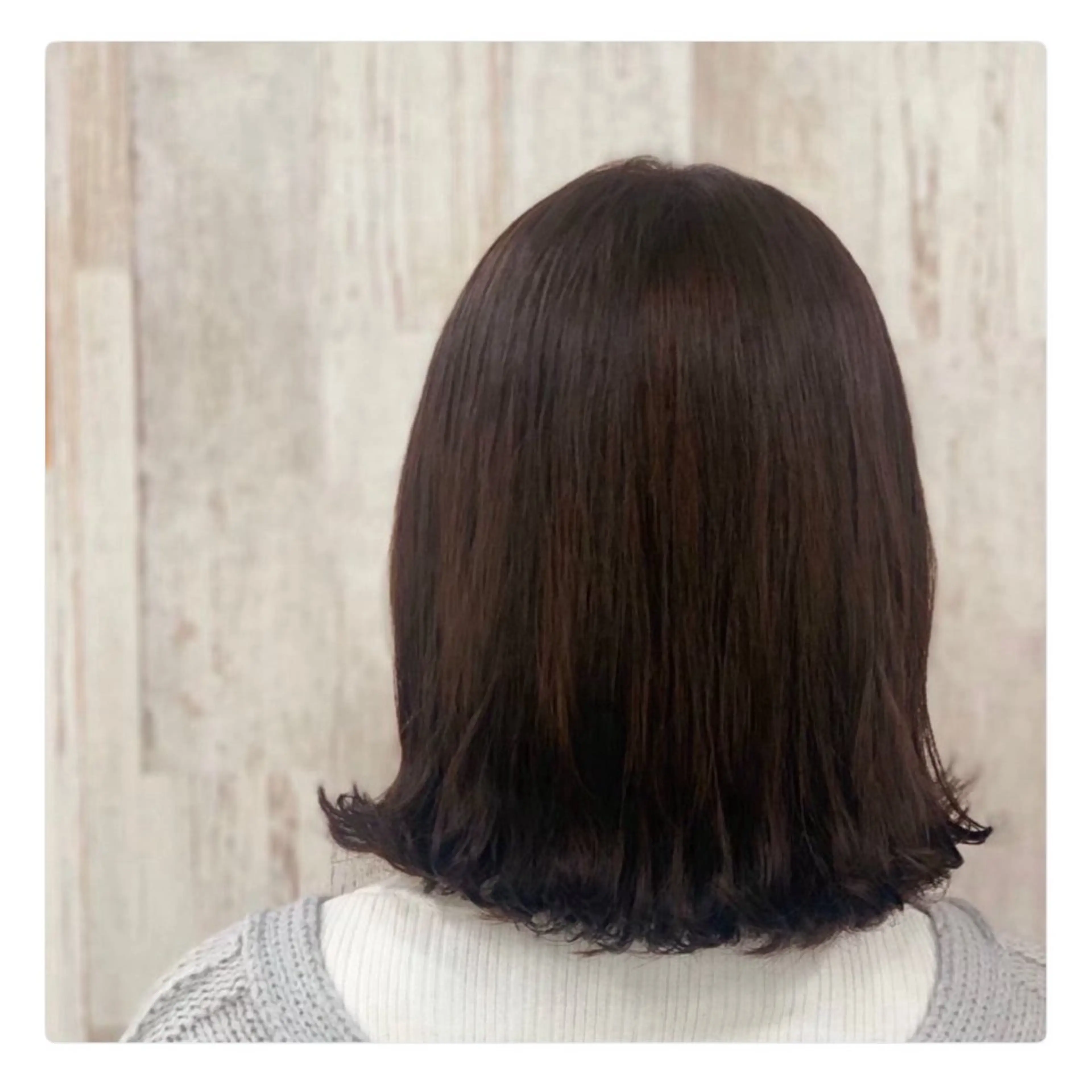 カラー 矢代 彩華のヘアスタイル