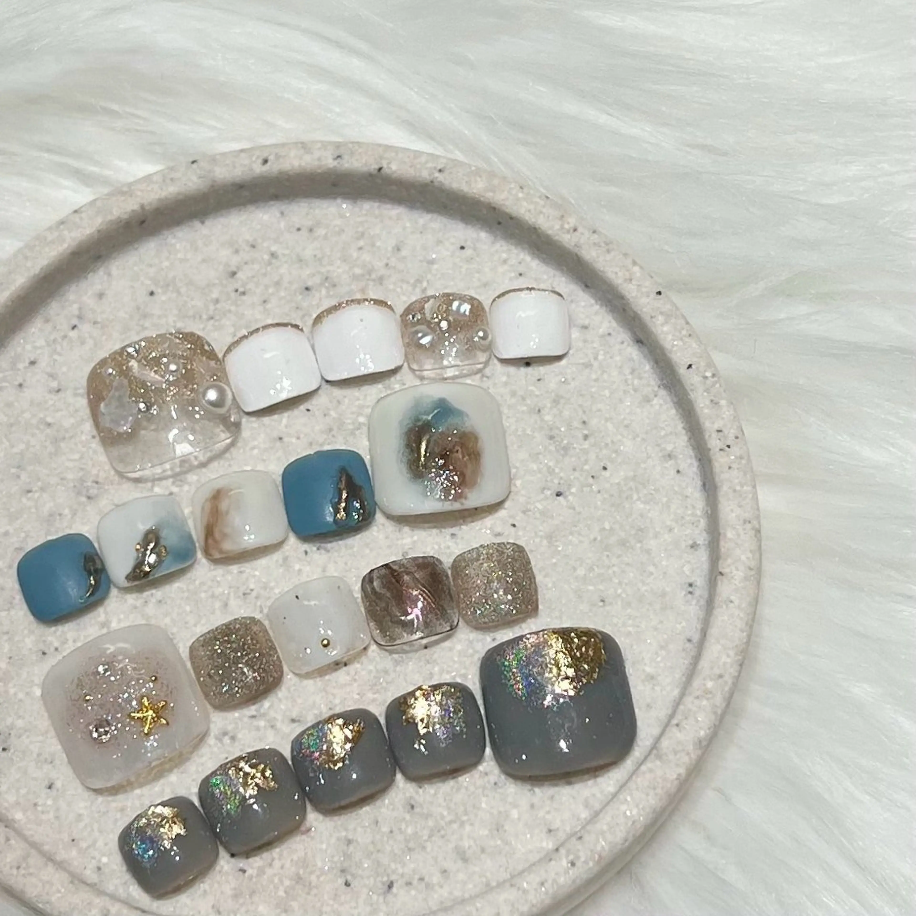 100種類以上のデザインから選べる🌹フットネイル（オフあり）(パラジェル)の写真