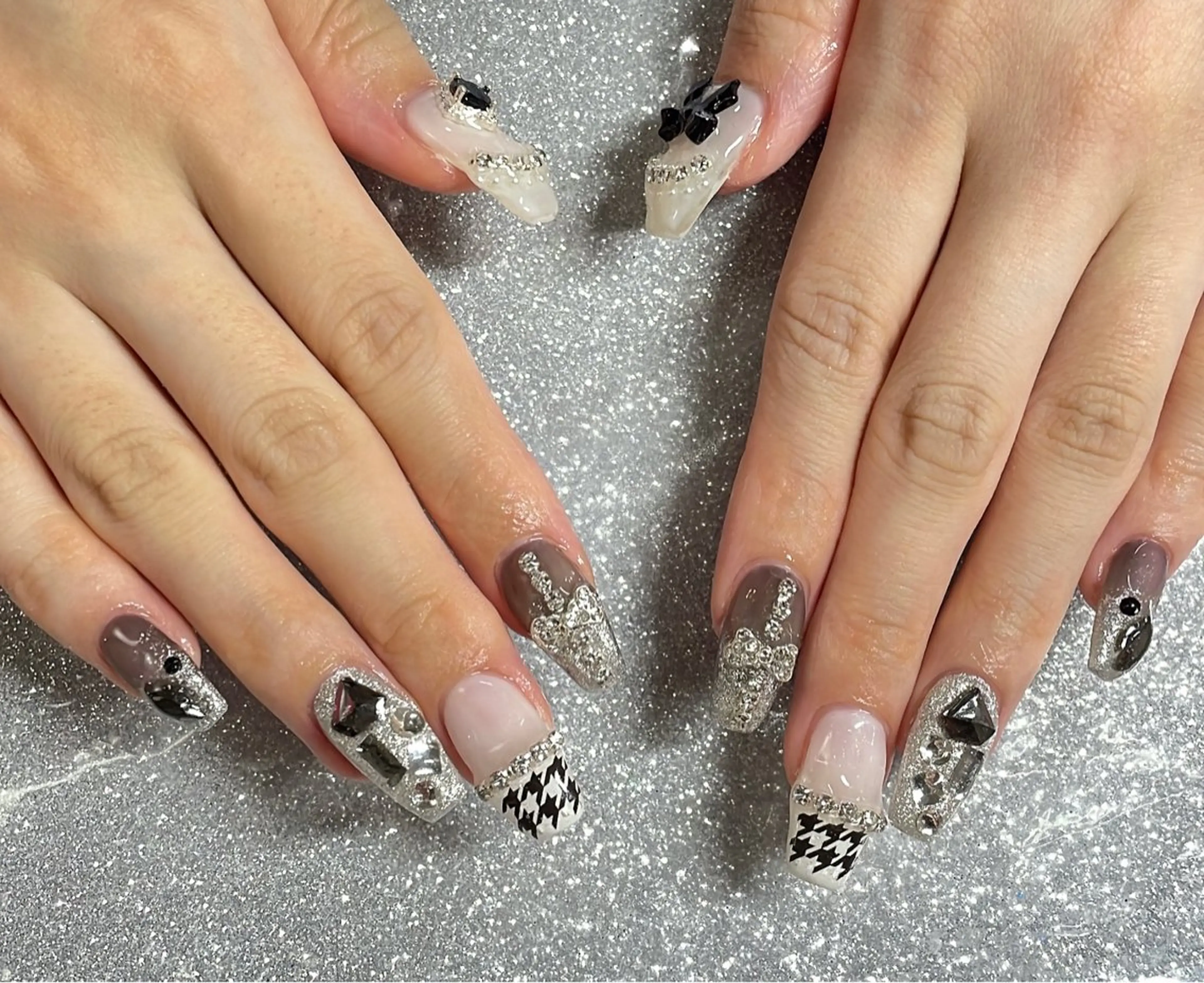 ネイル ハンドネイル VIERU 🌈🎀💖のネイルデザイン