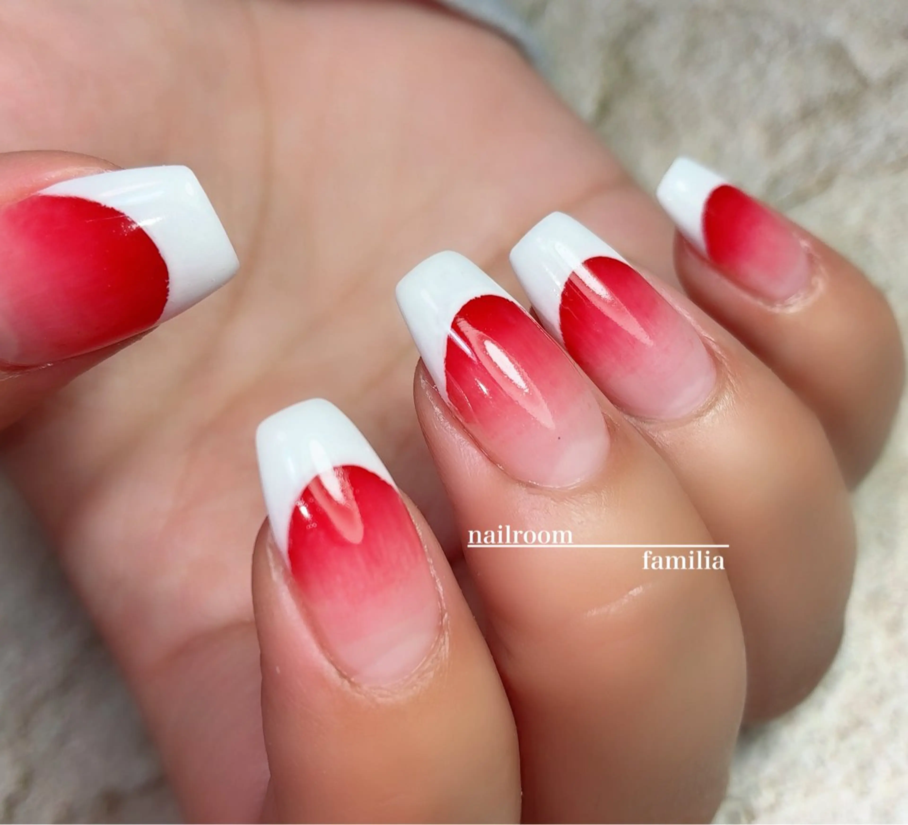 ネイル フレンチネイル グラデーション ハンドネイル -nailroom- familiaのネイルデザイン