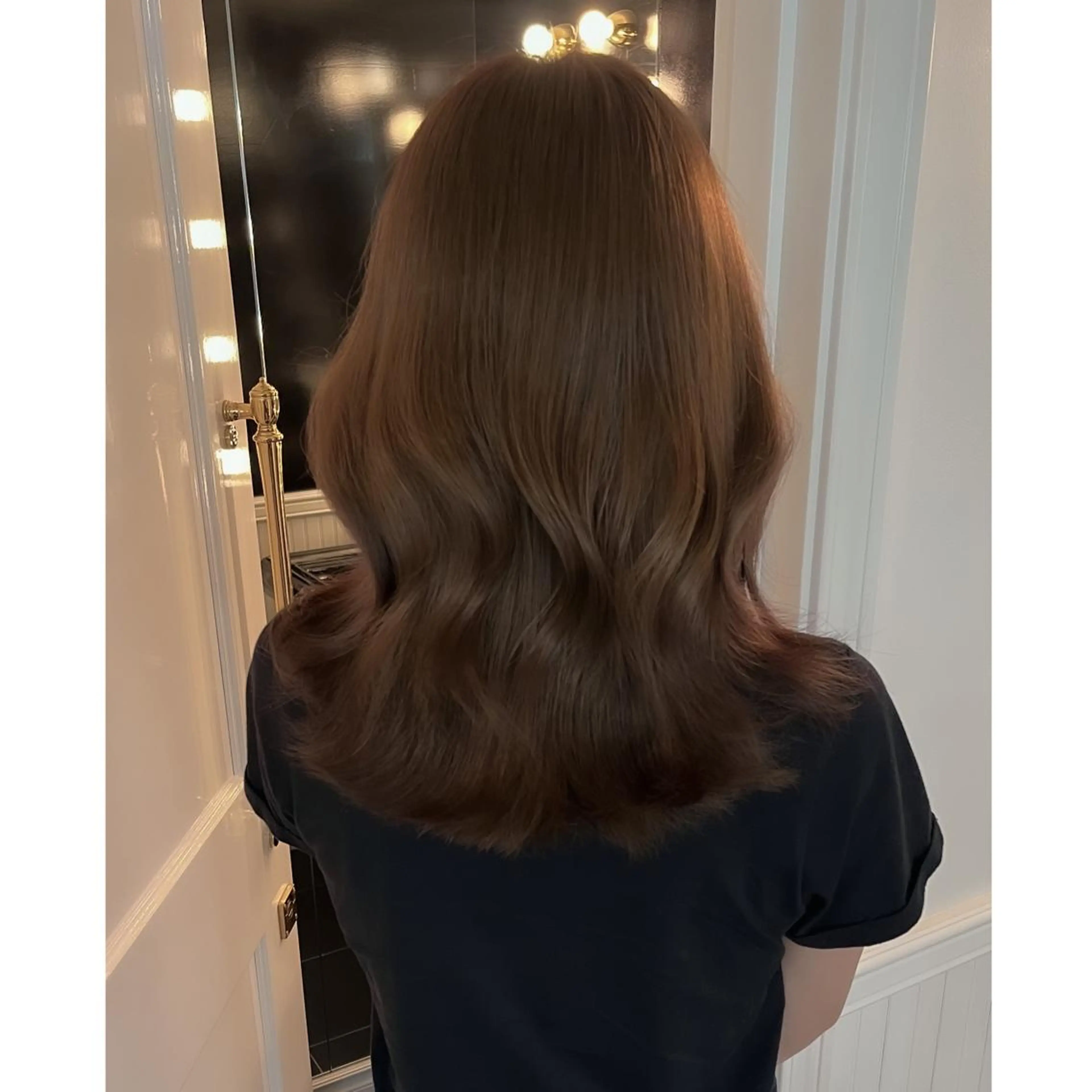 セミロング カラー ブリーチ ヘアカラー LOTTA CUCCI所属・miyu /トレンド カラー×艶髪のヘアスタイル