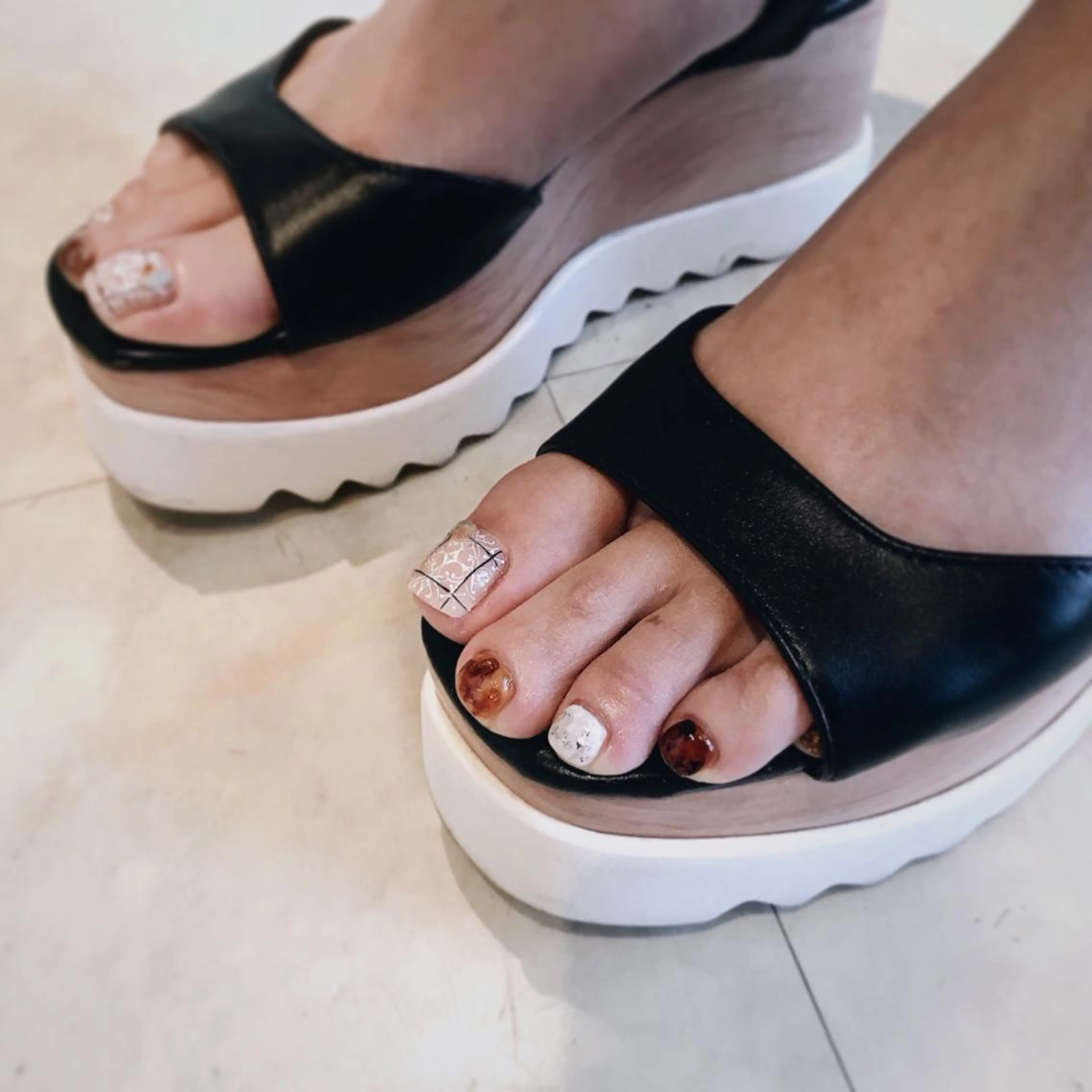 ネイル nail atelier AMBER所属・saori .の眉毛・アイブロウイメージ