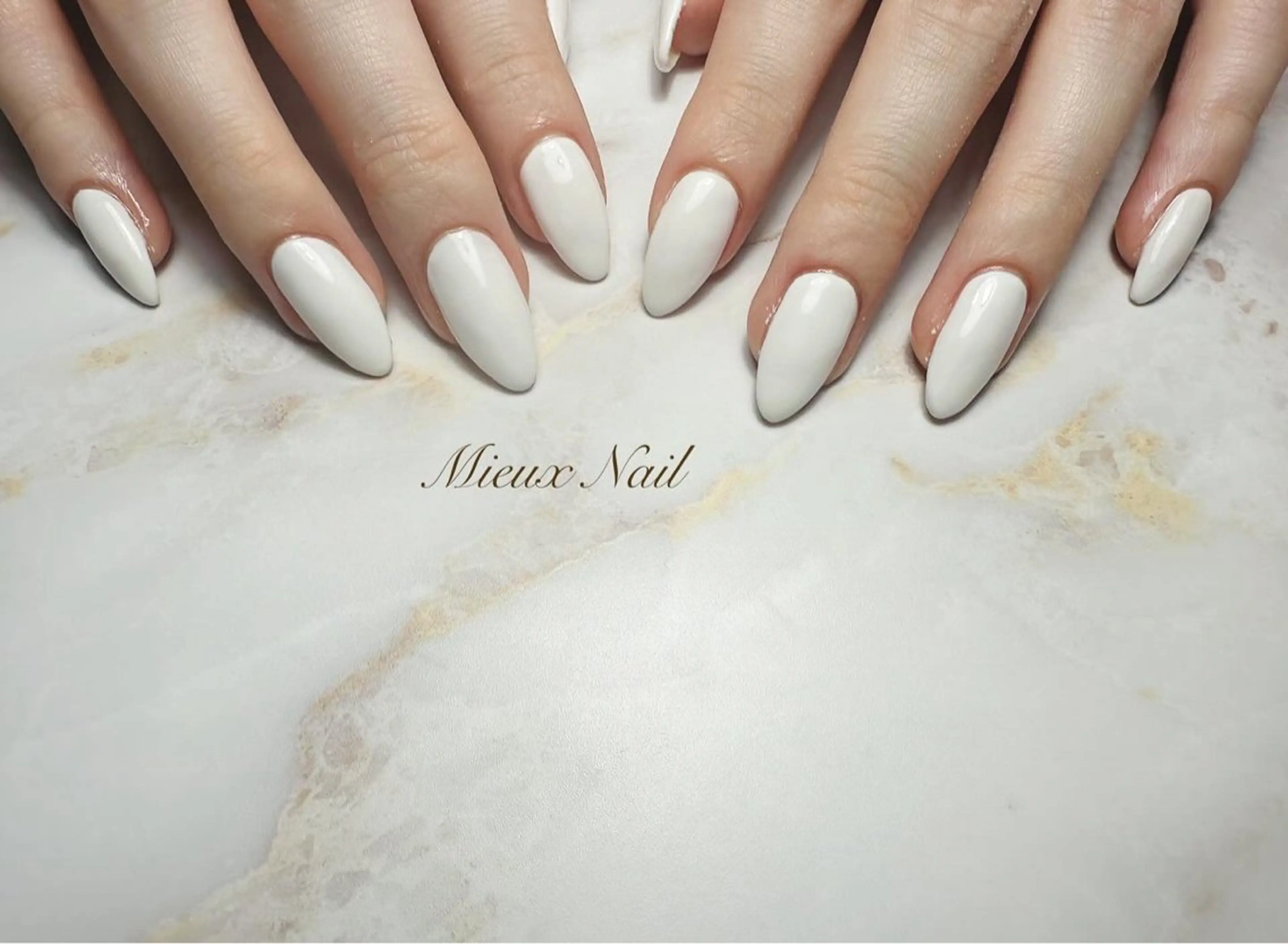 ネイル ワンカラーネイル ホワイト 市川 麻衣子のネイルデザイン