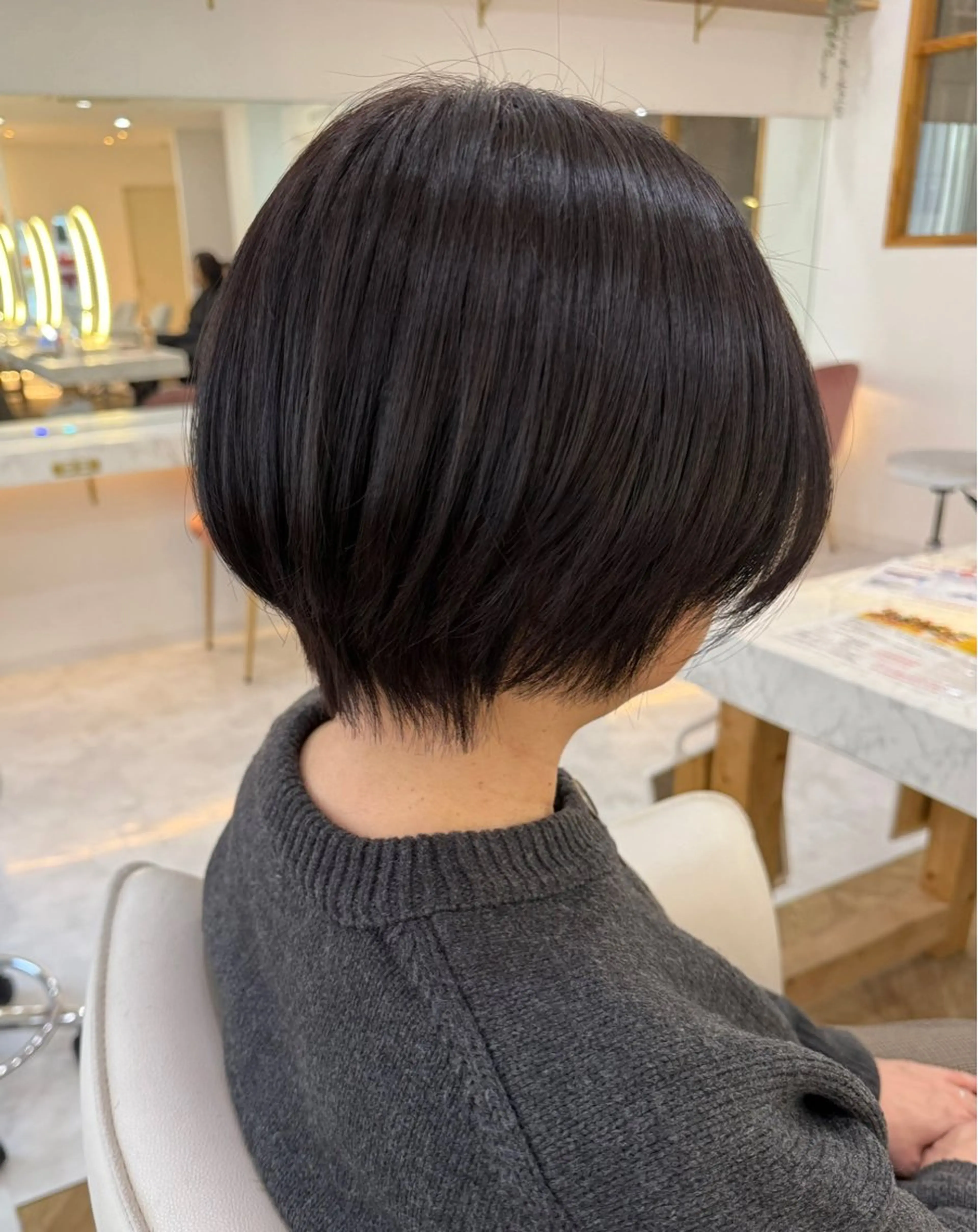 ショート カット 小林 美月  透明感カラーのヘアスタイル