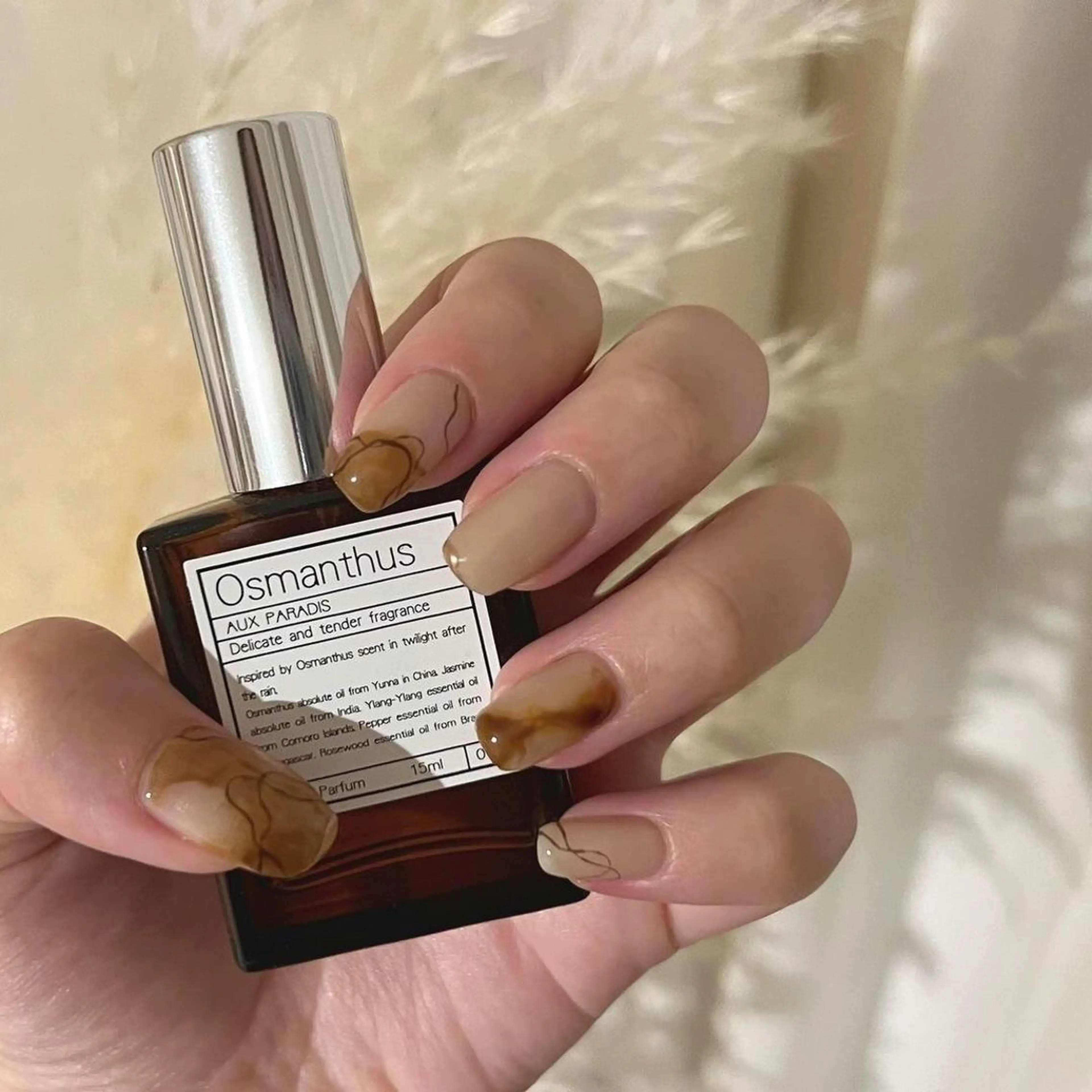 ネイル ブラウン ゴールド ミラーネイル ニュアンスネイル muhl by DILL所属・. wakanaのネイルデザイン