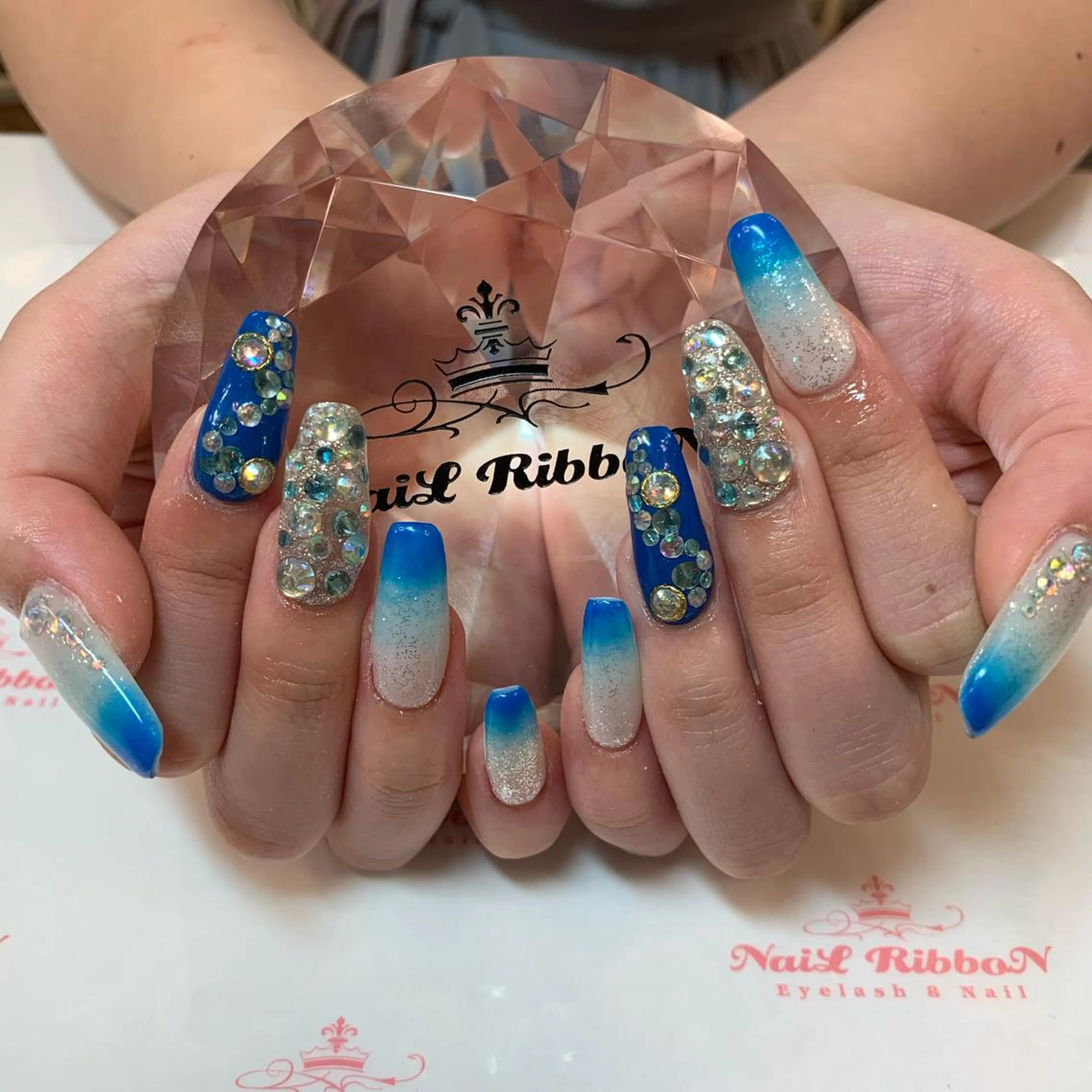 ネイル ネイルリボン 受付スタッフのネイルデザイン