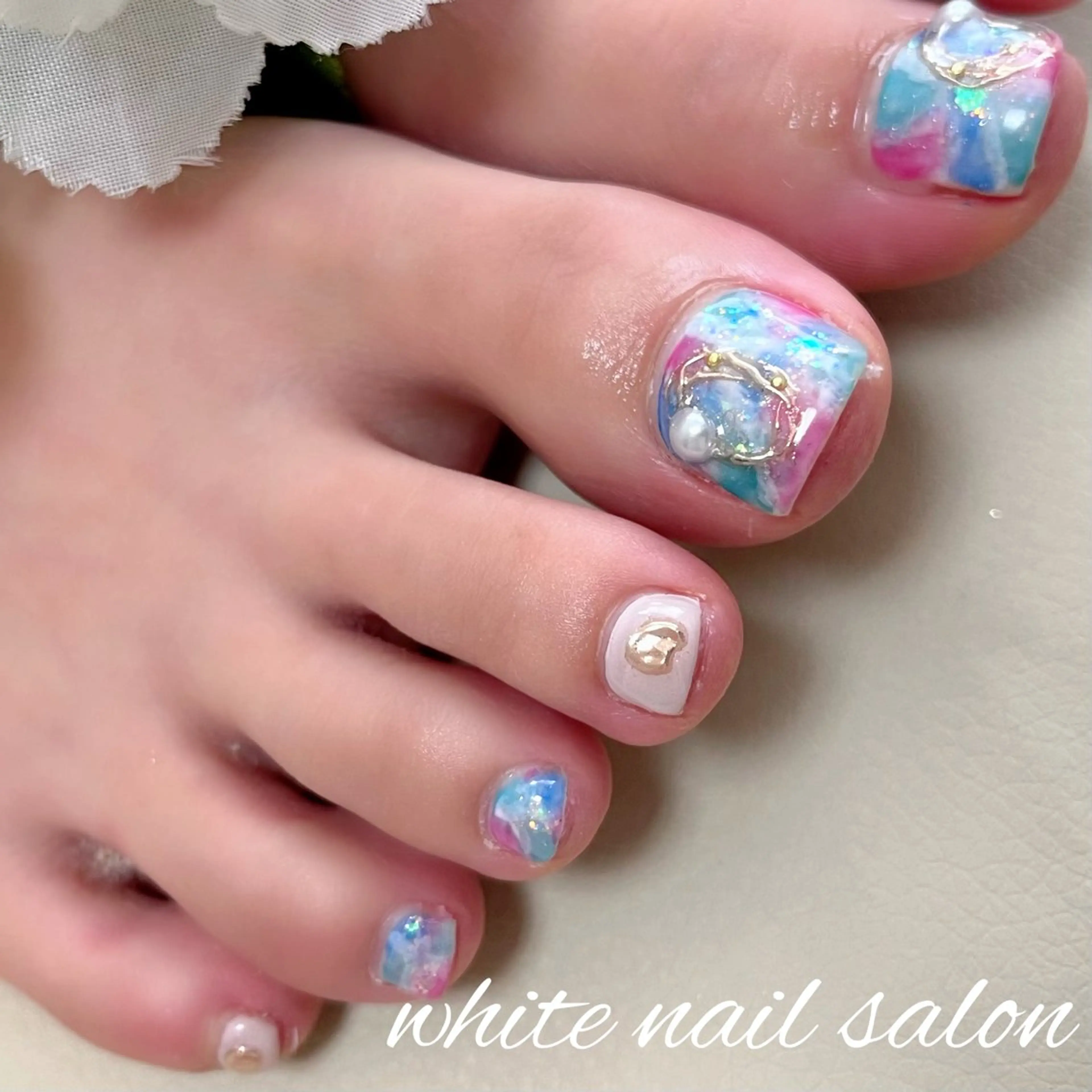 ネイル ラメ(グリッター) フットネイル white nail salonのネイルデザイン