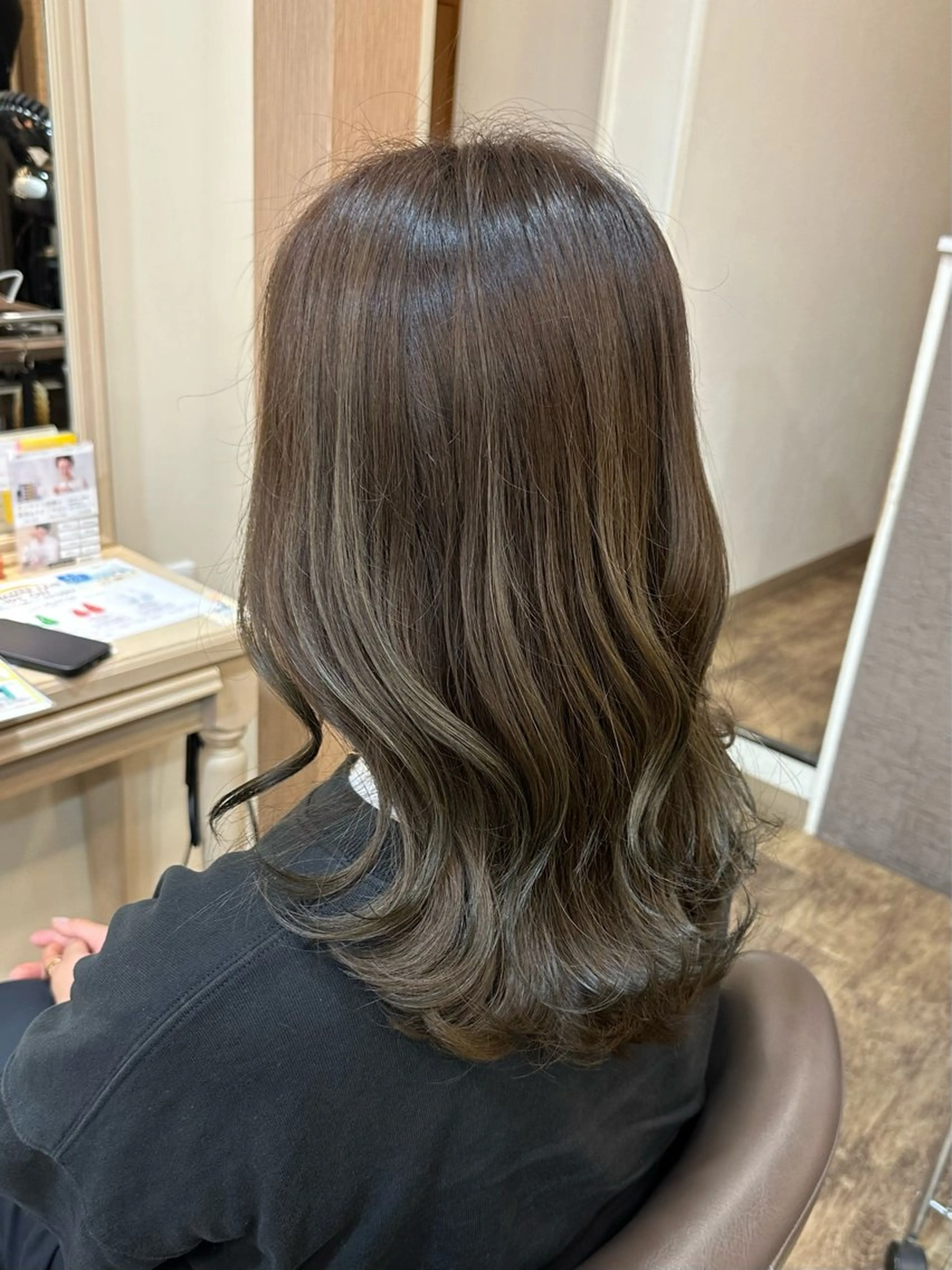 ミディアム カット ヘアカラー 杉田 花乃のヘアスタイル
