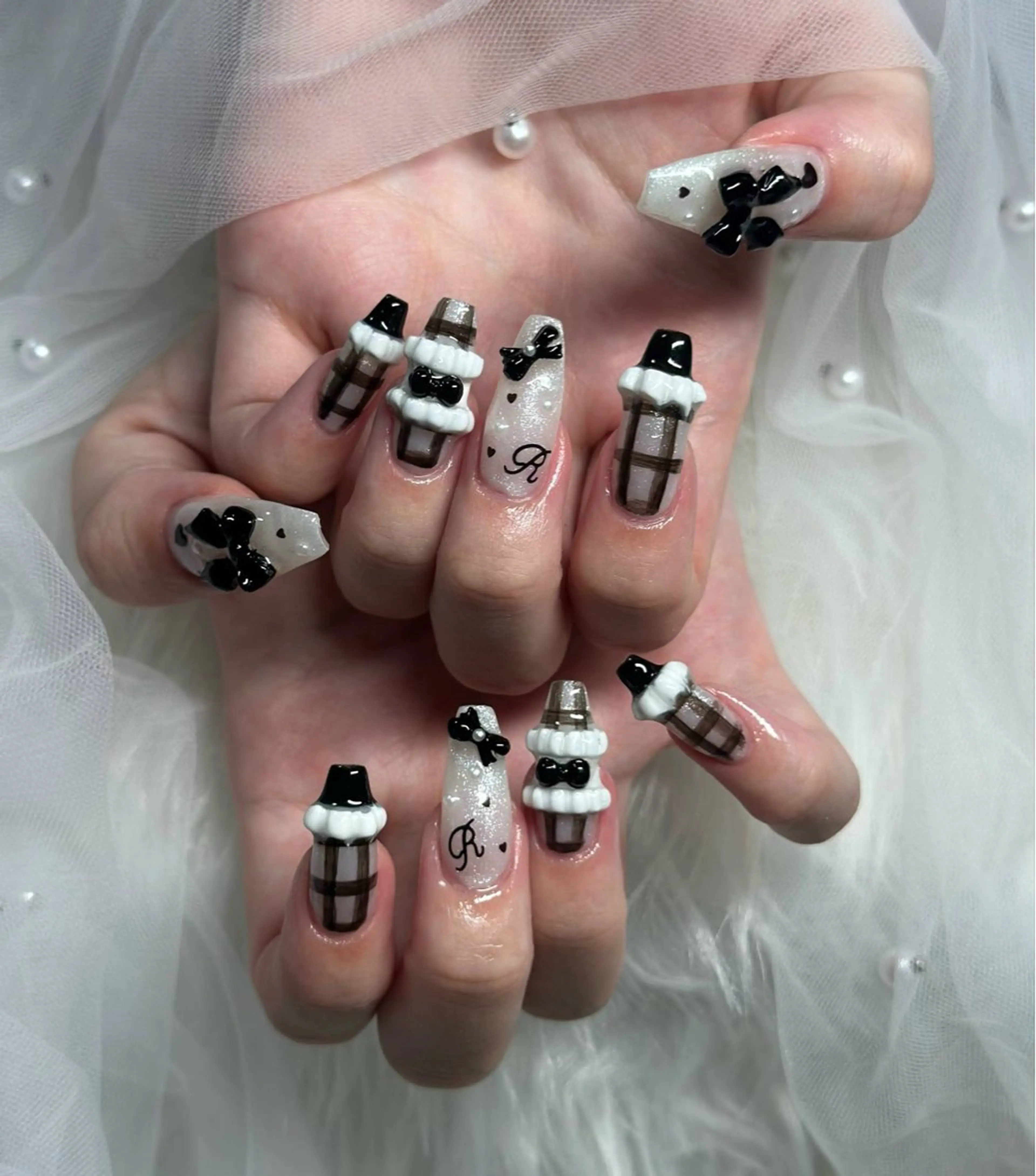 ネイル フレンチネイル ジェルネイル ガラスフレンチ ハロウィン ハート H.baby Nail Salonのネイルデザイン