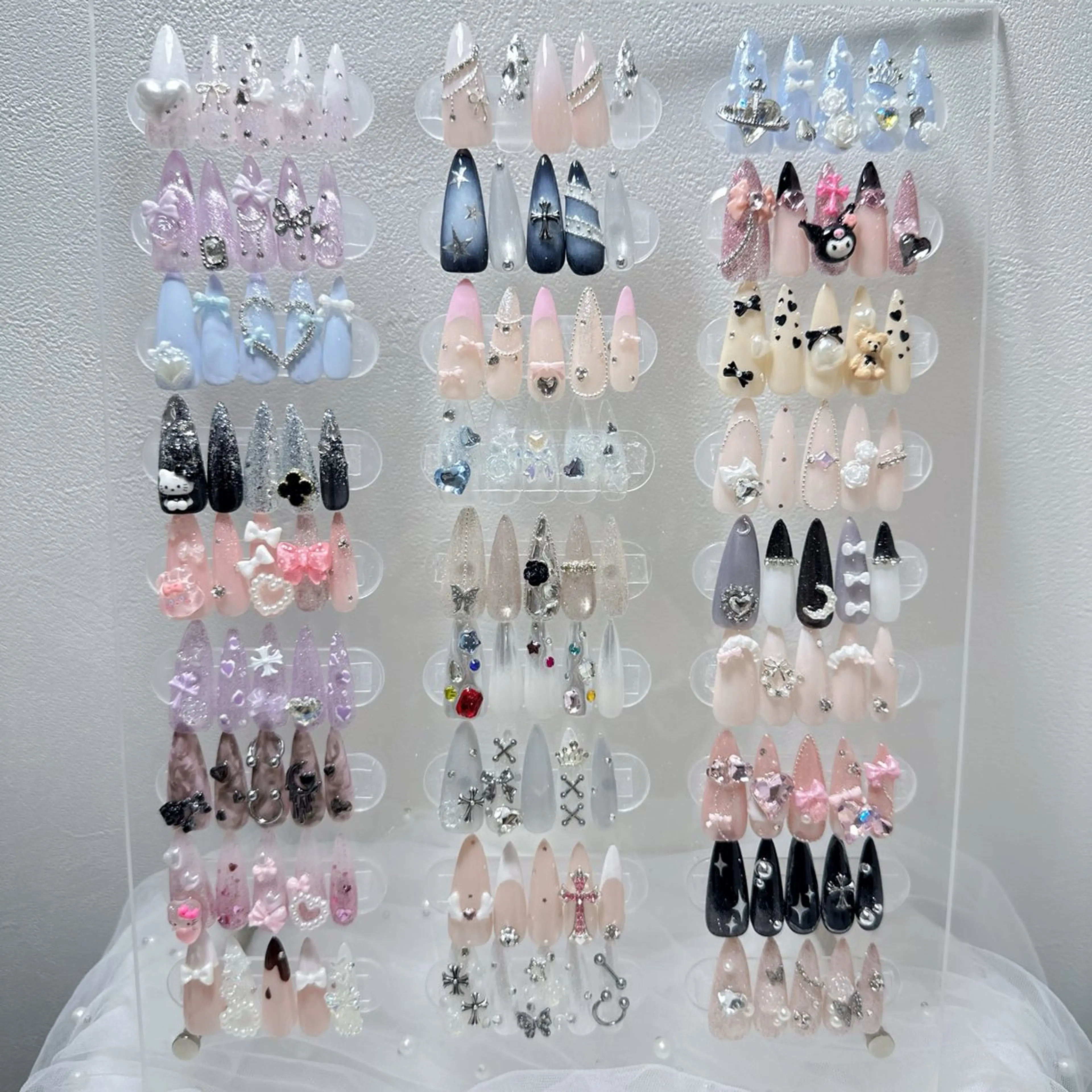 【HANDオフあり】チップ長さ出し＋定額ゴージャスデザインデザインの写真