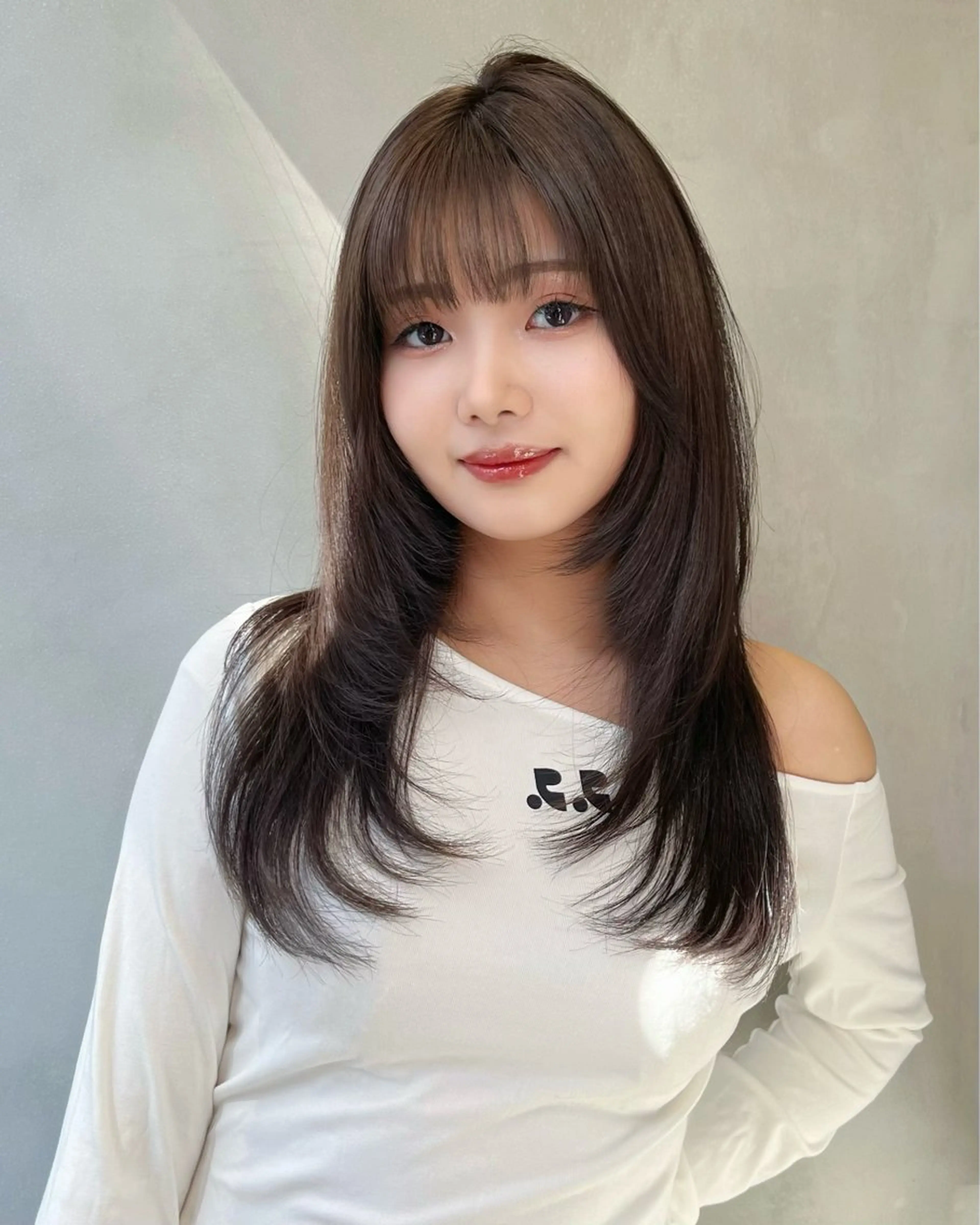 セミロング カラー グレージュ 韓国風ヘア レイヤーカット カット ヘアカラー トリートメント レイヤーカット 大宮　蒲生優のヘアスタイル