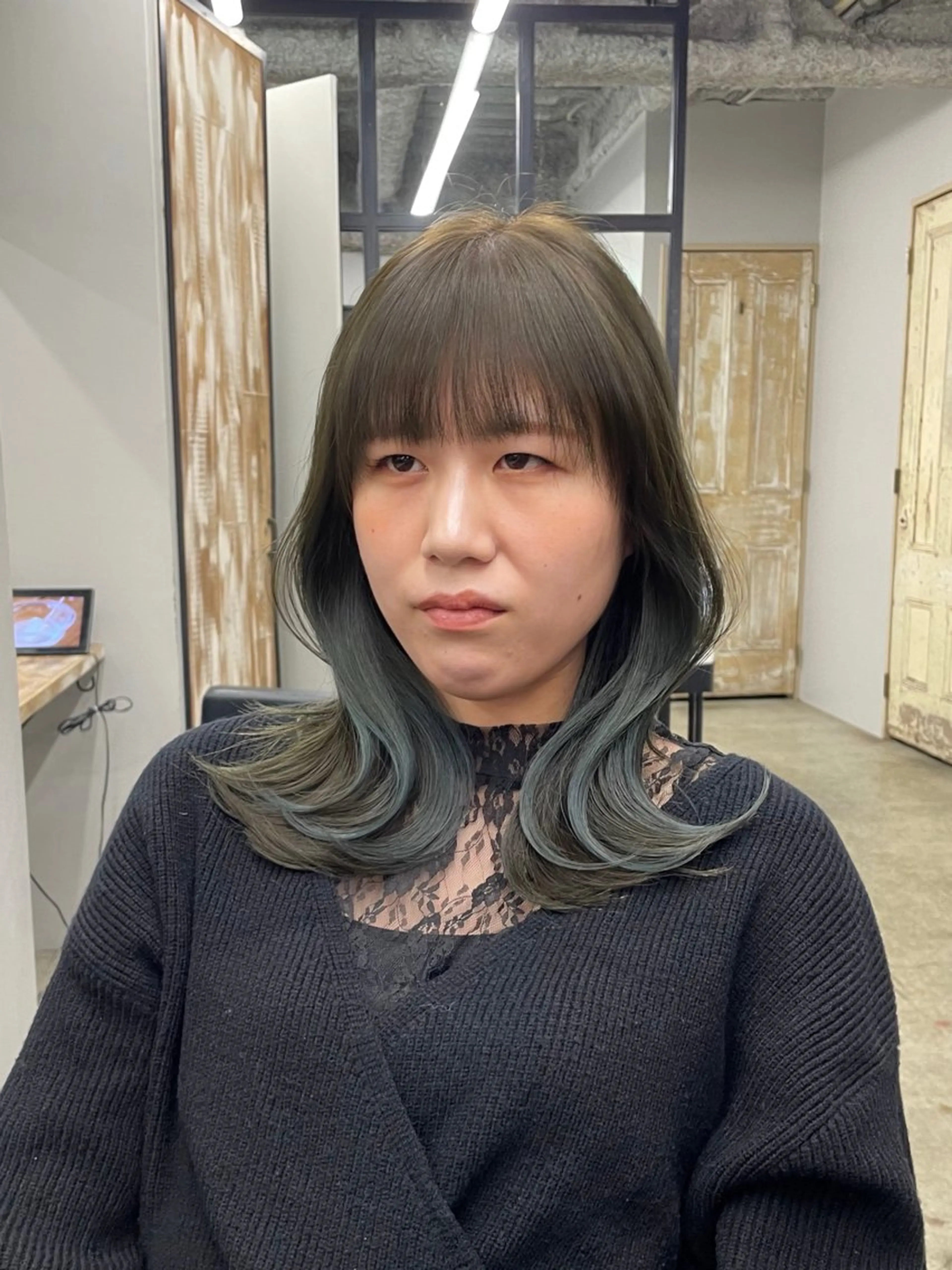 セミロング カラー ヘアカラー 新宿/韓国ヘア/ 髪質改善ストレートのヘアスタイル