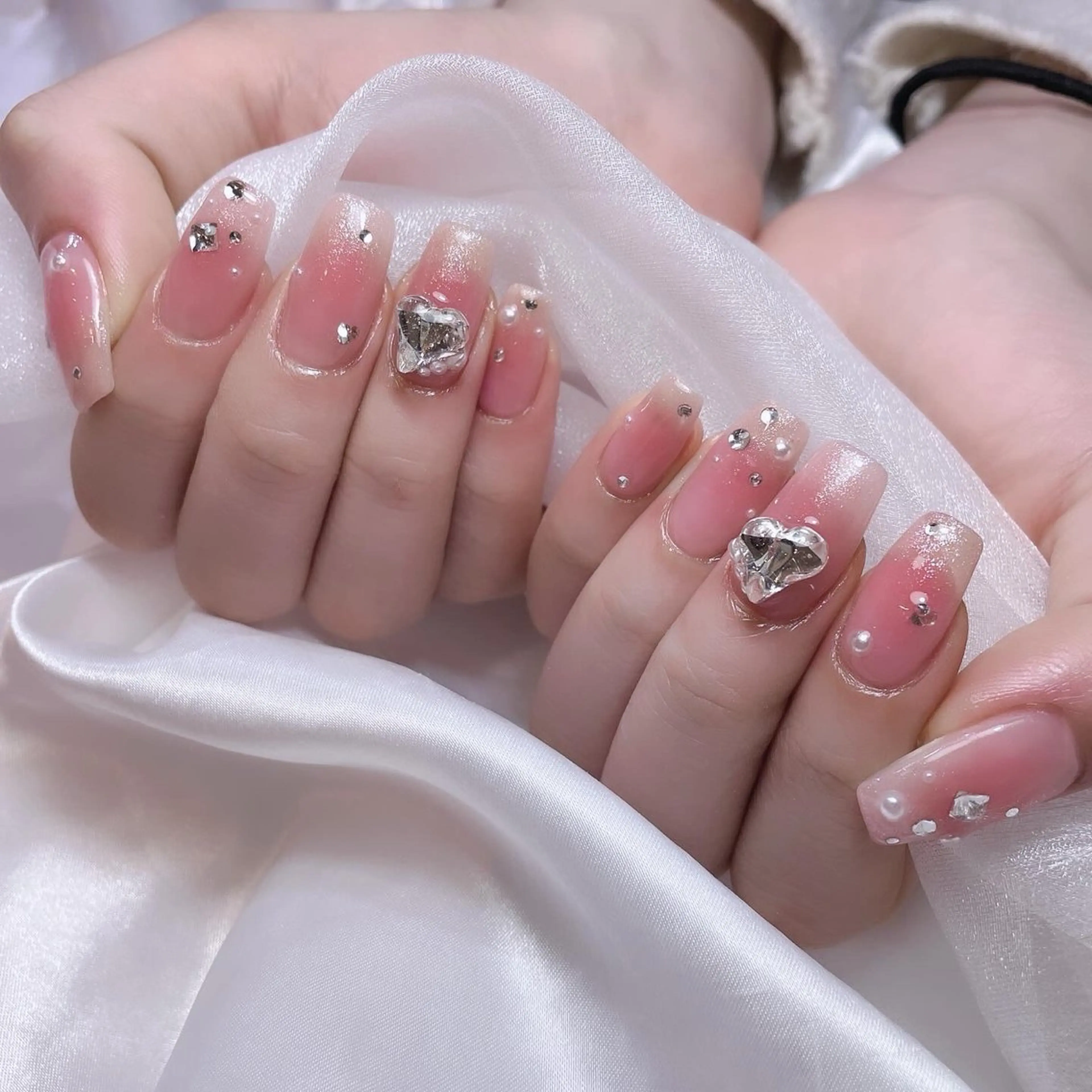 ネイル チークネイル Arowa 伊田のネイルデザイン