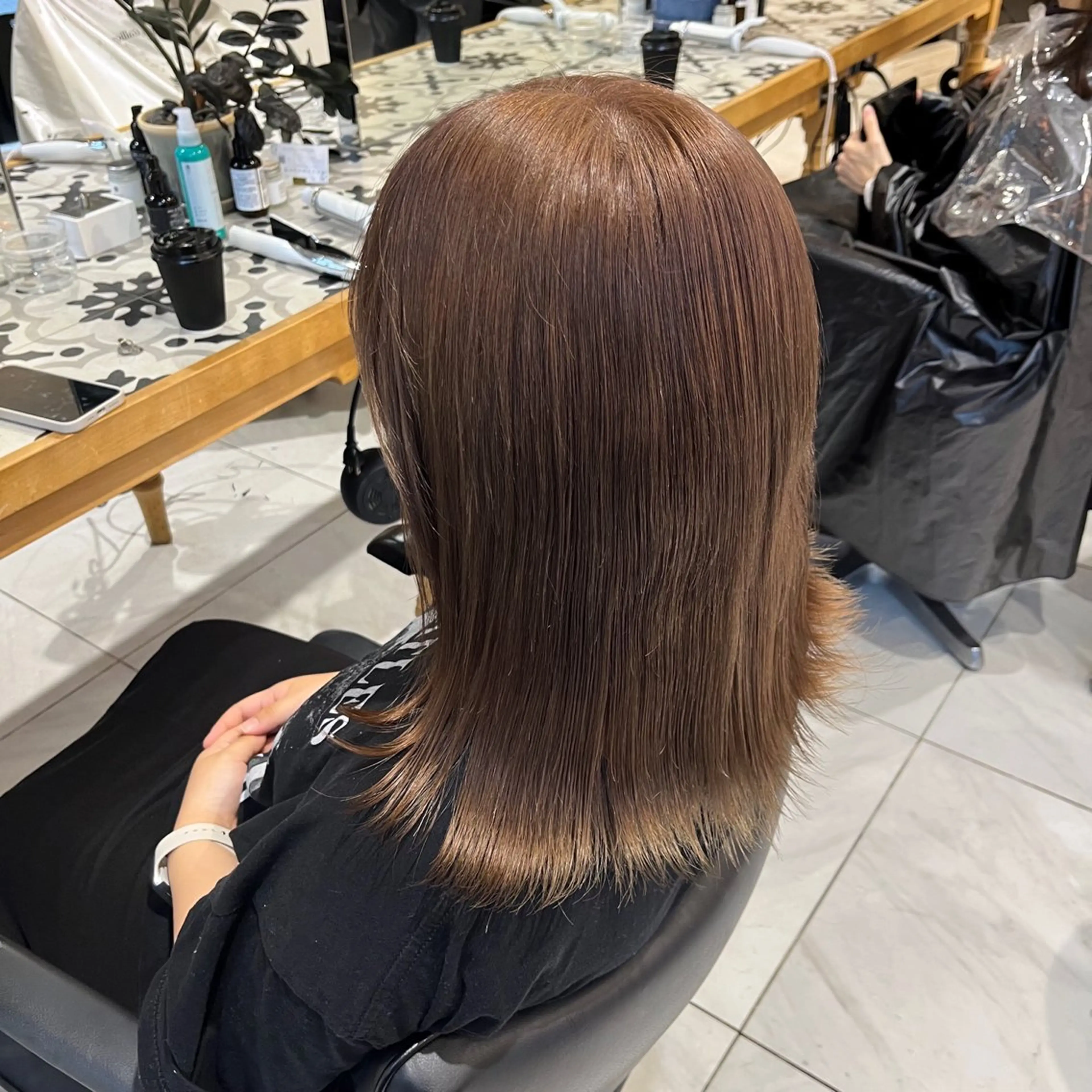 セミロング カラー ナミ🩶暗髪/暖色 ❤️/透明感/縮毛のヘアスタイル