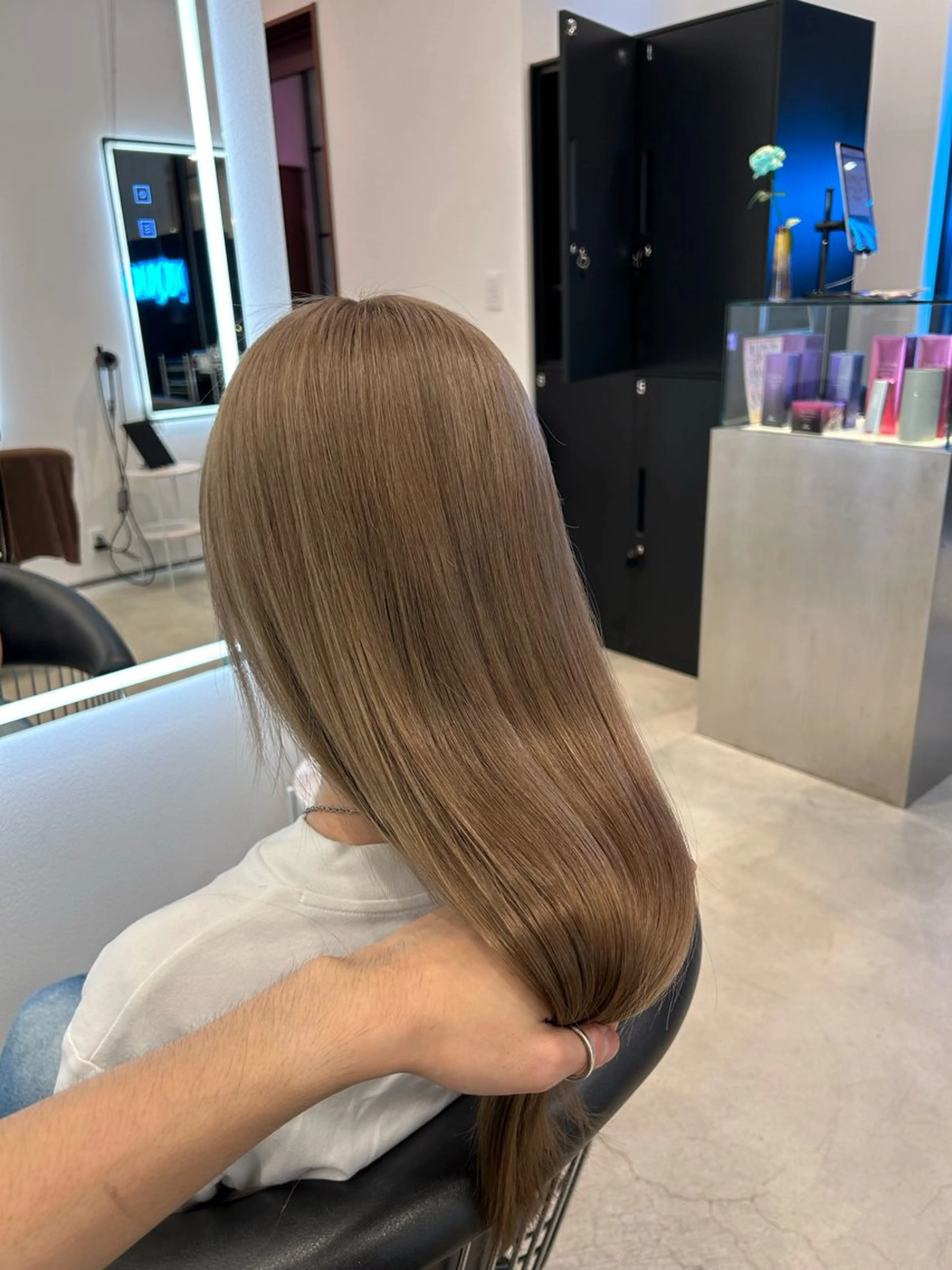 ロング QUON.伊勢崎店所属・ブリーチ＆ハイトーン 歌 心のヘアスタイル