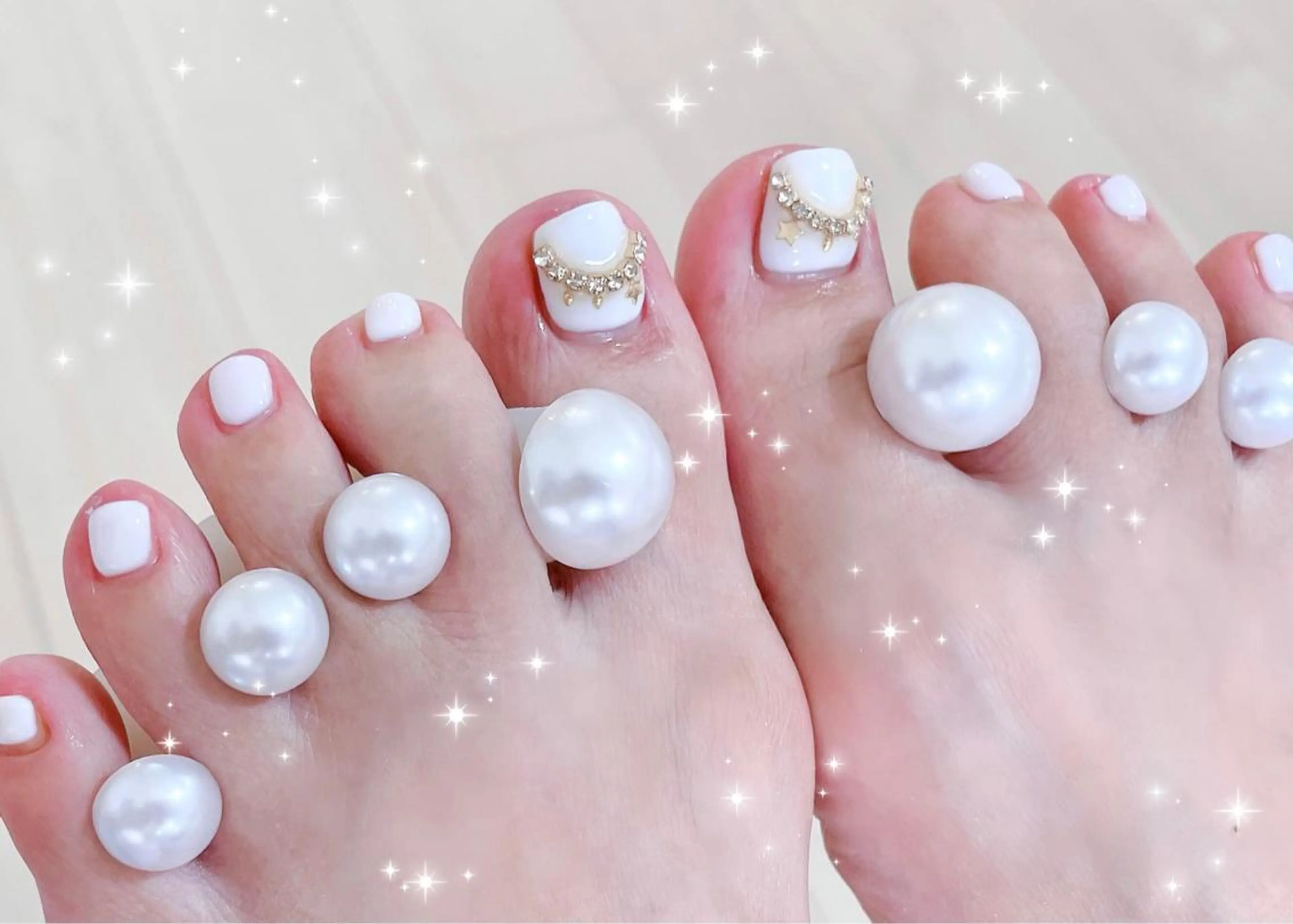 ネイル ホワイト フットネイル FLARE NAIL フレアネイルのネイルデザイン