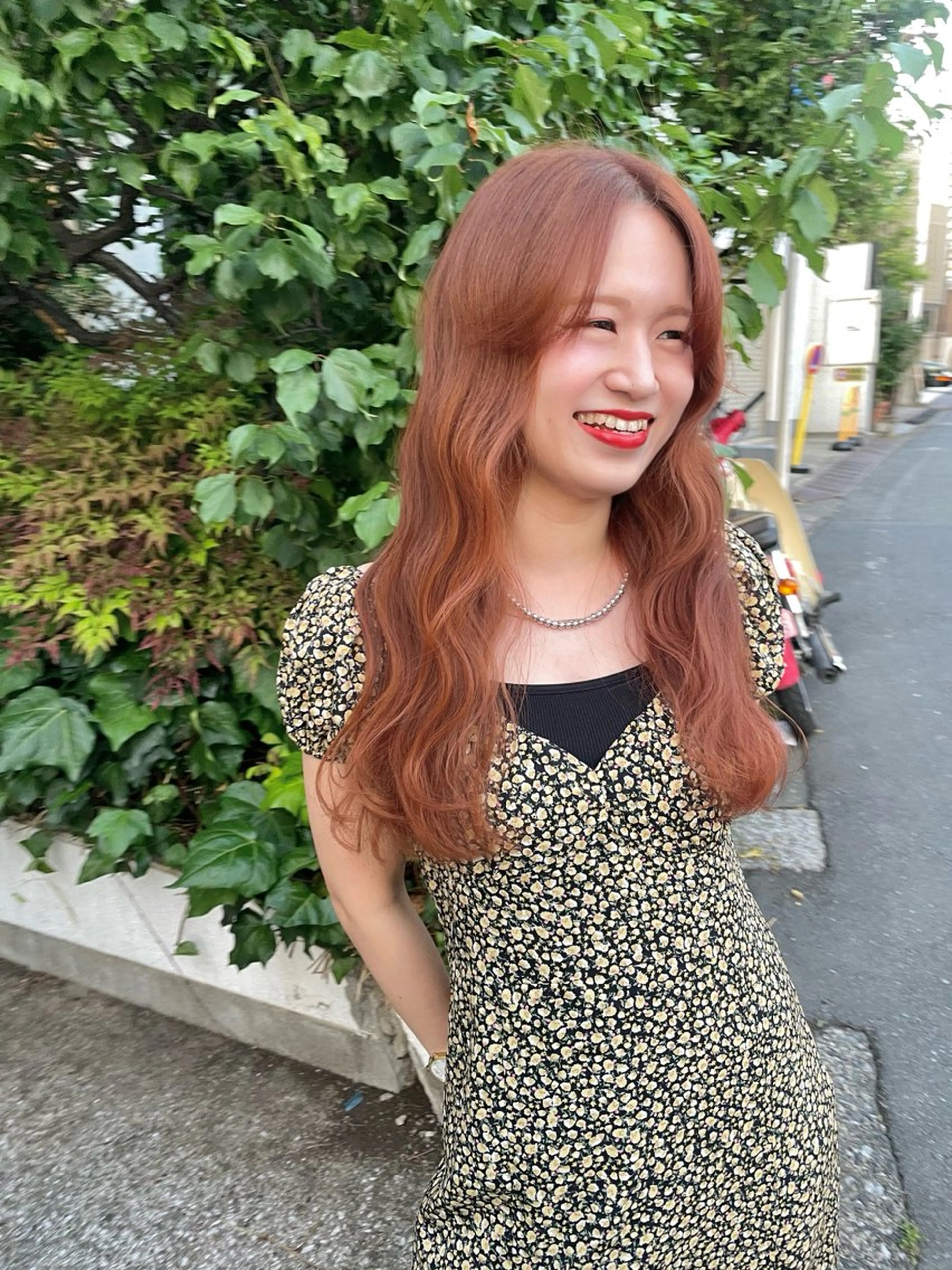 ロング カラー ブリーチ ダブルカラー ブリーチなしカラー オレンジ ピンクカラー カット ヘアカラー トリートメント ブリーチなしで透け感 暖色カラーボブaoiのヘアスタイル