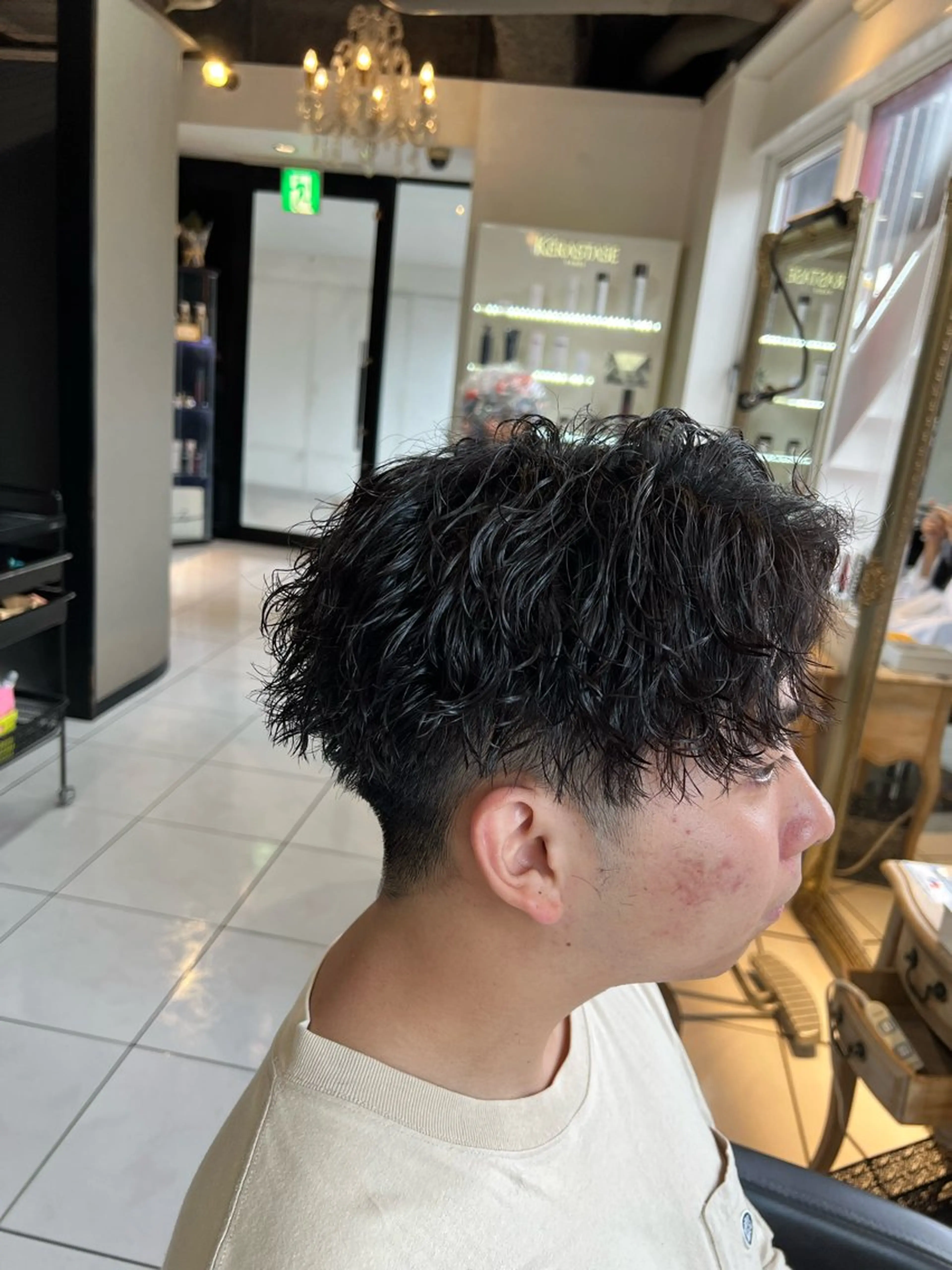 パーマ メンズ センターパート フェードカット カルマパーマ マッシュ メンズパーマ カット パーマ パーマ特化美容師 茂木広幸のヘアスタイル