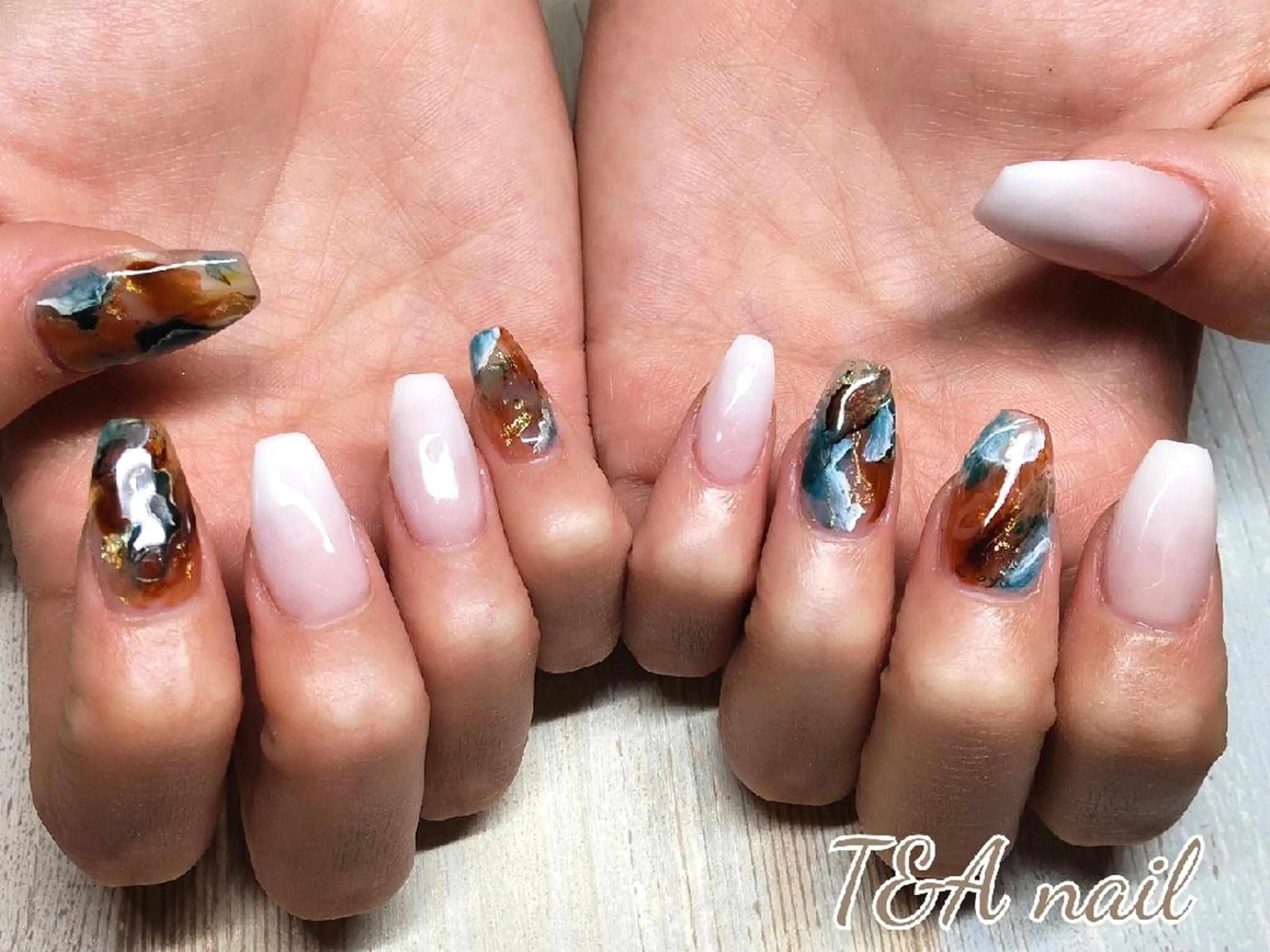 ネイル ミディアム 長さ出し ジェルネイル グラデーション ニュアンスネイル スカルプネイル ハンドネイル T&A nailのネイルデザイン