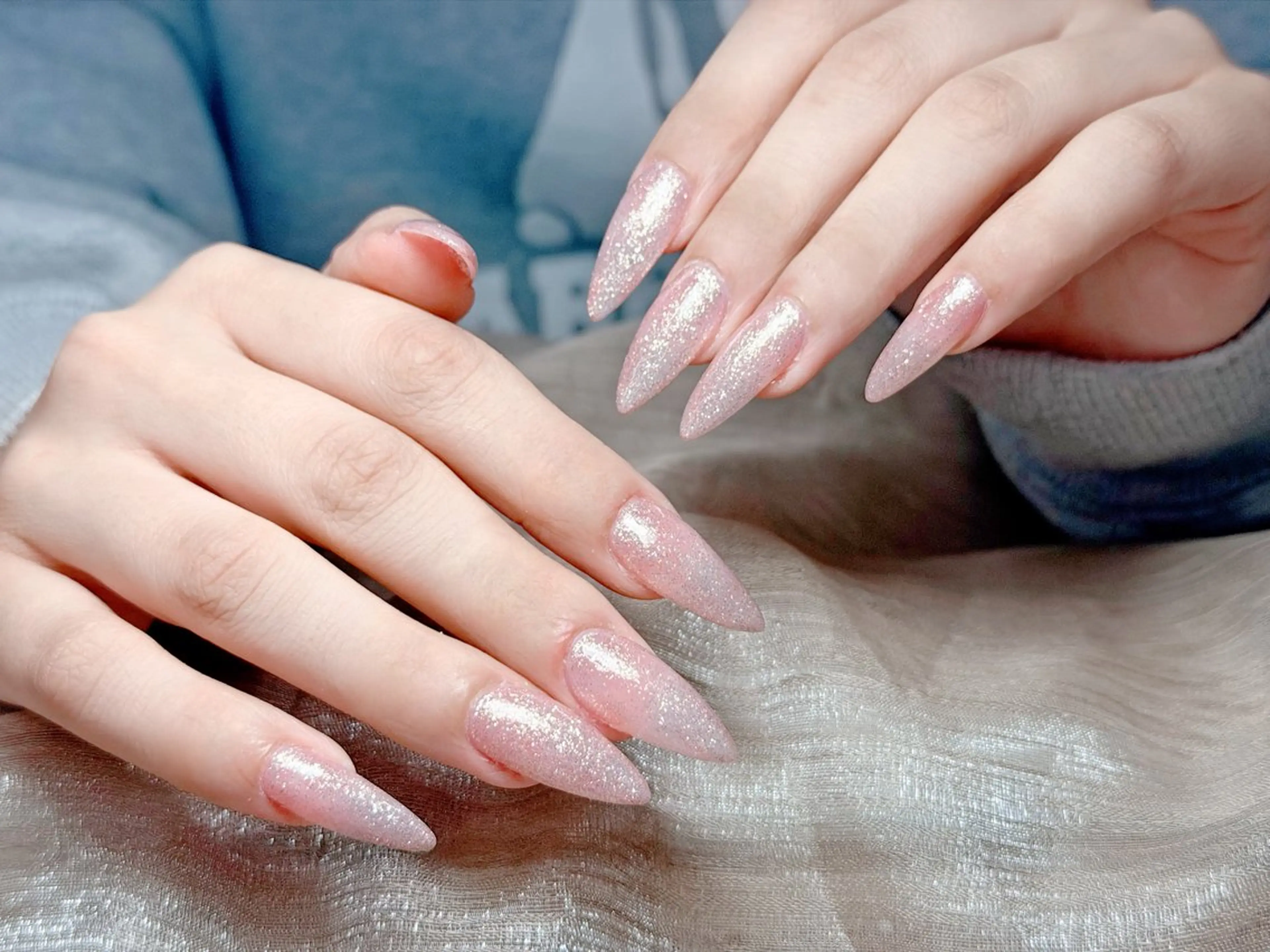 ネイル オーロラネイル ブルー チークネイル フットネイル フレンチネイル ハンドネイル Ema エマのネイルデザイン