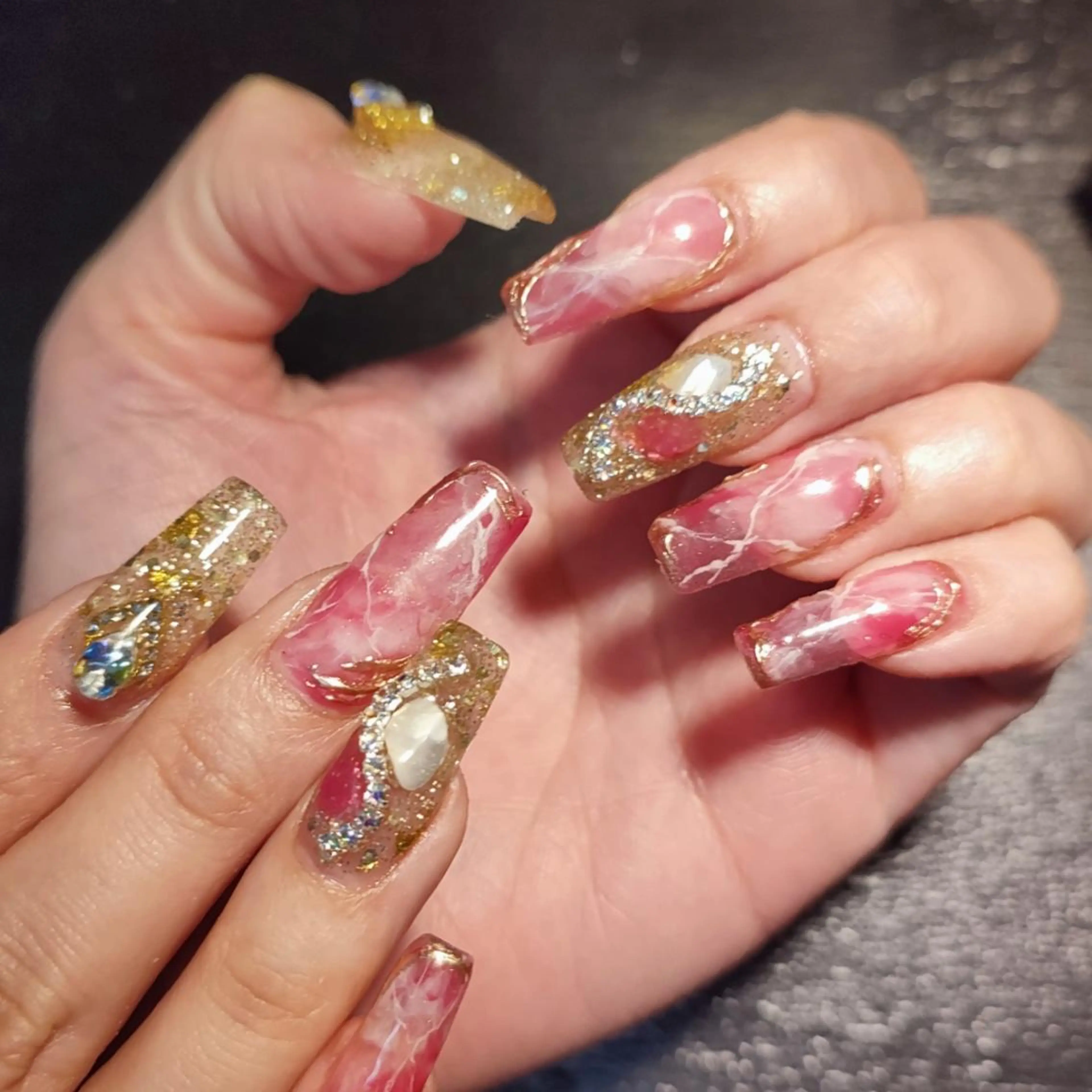 ネイル ハンドネイル RUNWAY 　　の眉毛・アイブロウイメージ