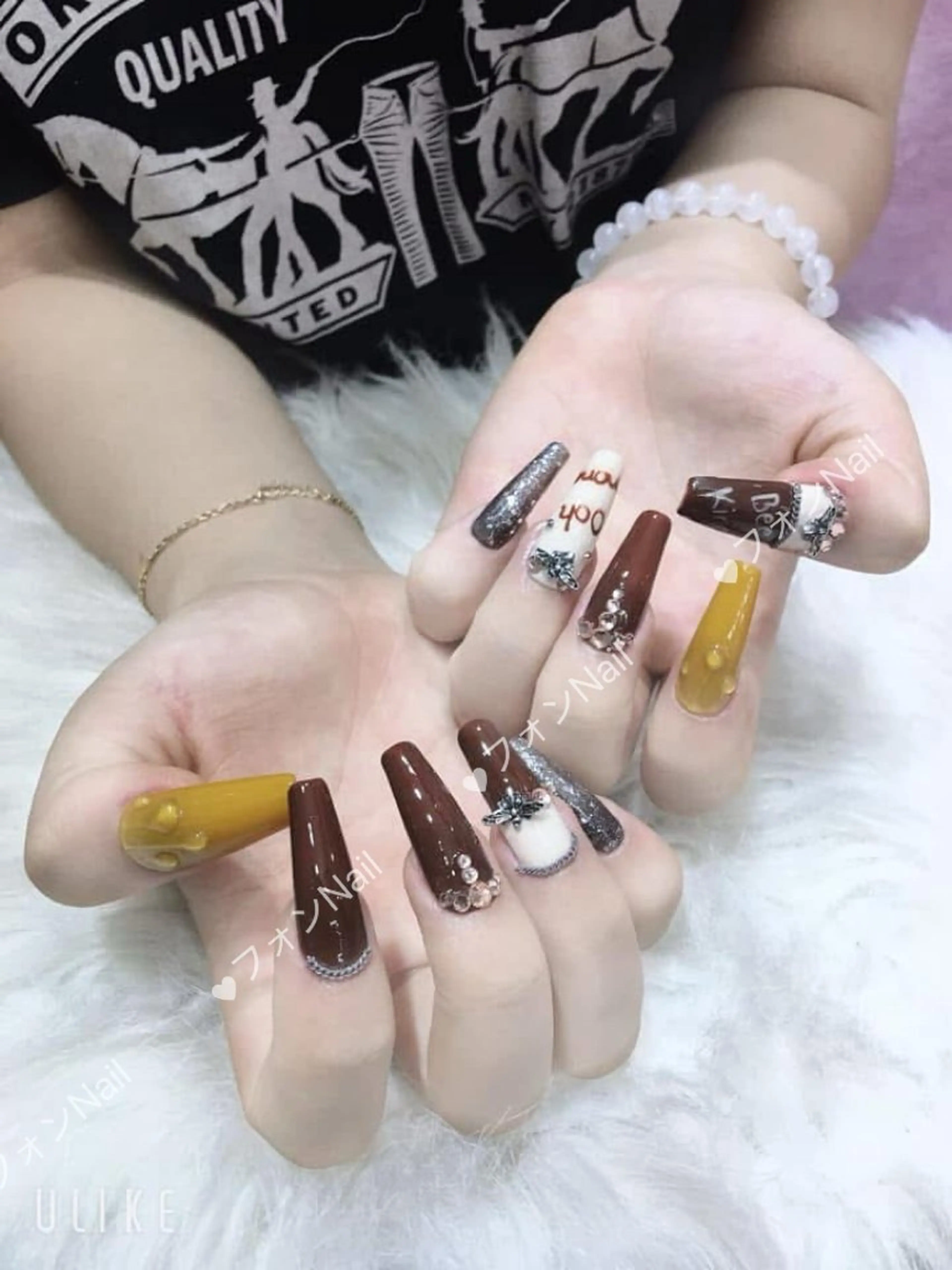 ミディアム フォン NAILのネイルデザイン