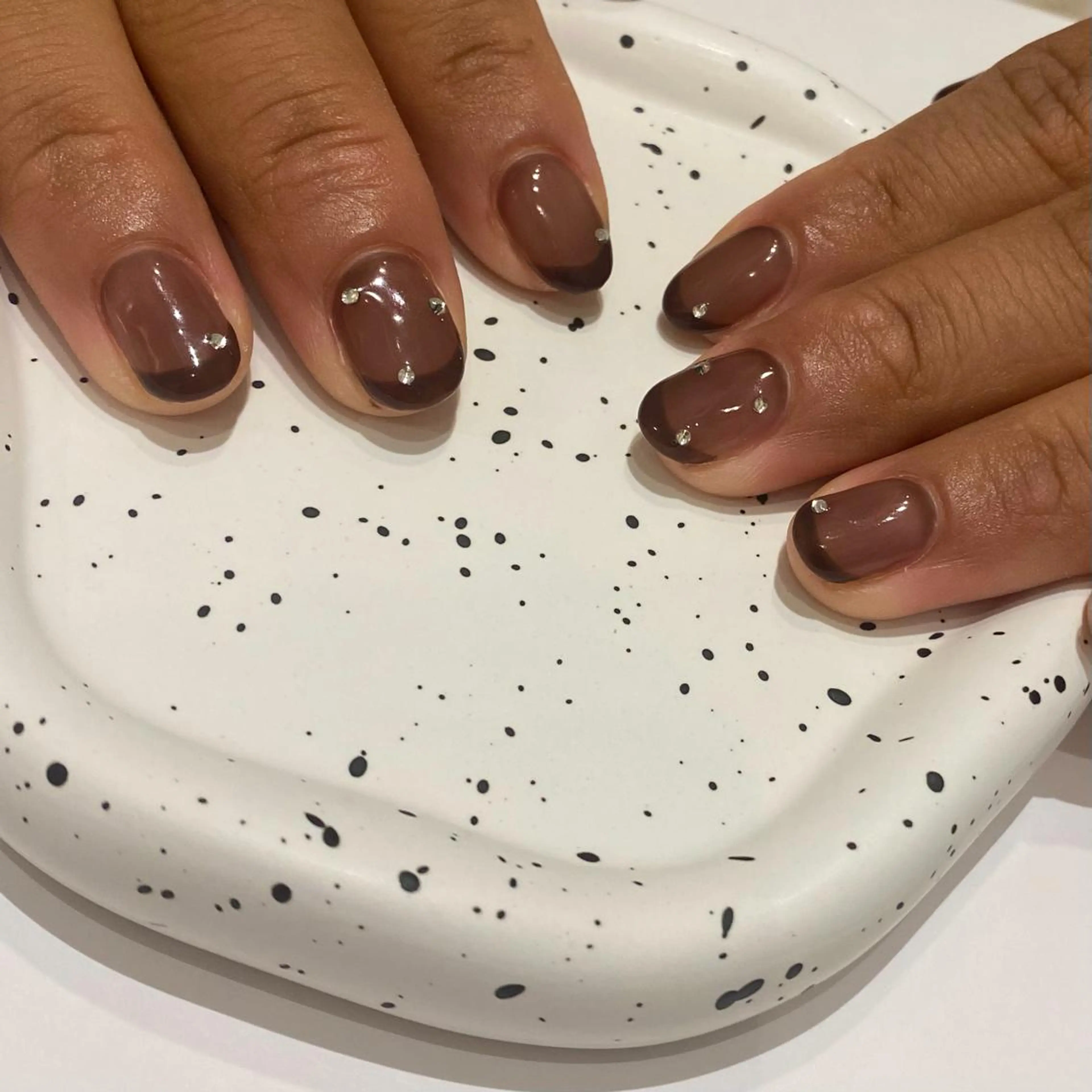 ネイル フレンチネイル ネイル&アイ　QUEEN&CRIMSON所属・眉WAX/ピーリング ホワイトニングの眉毛・アイブロウイメージ