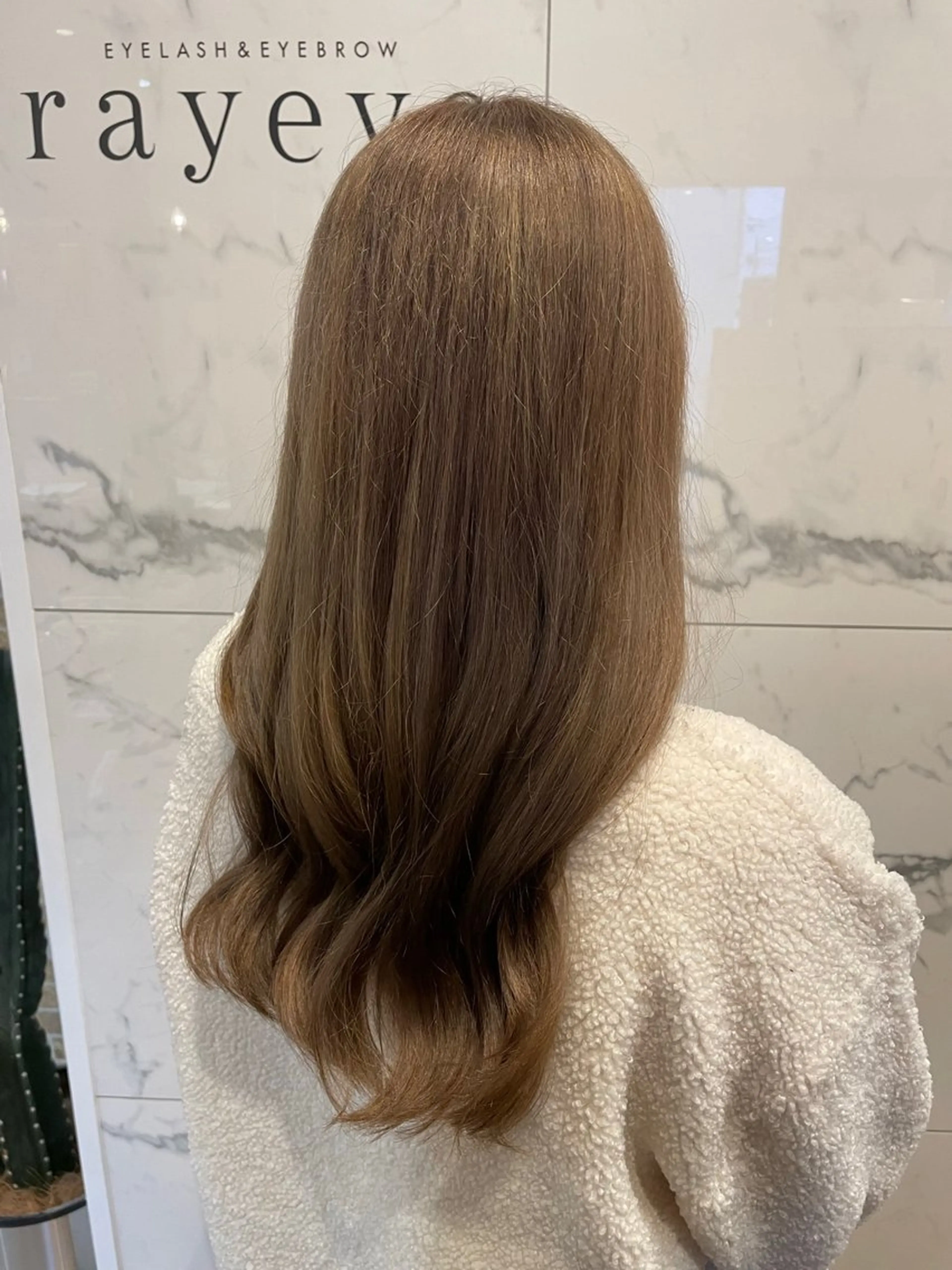 カラー 岡村 真子のヘアスタイル