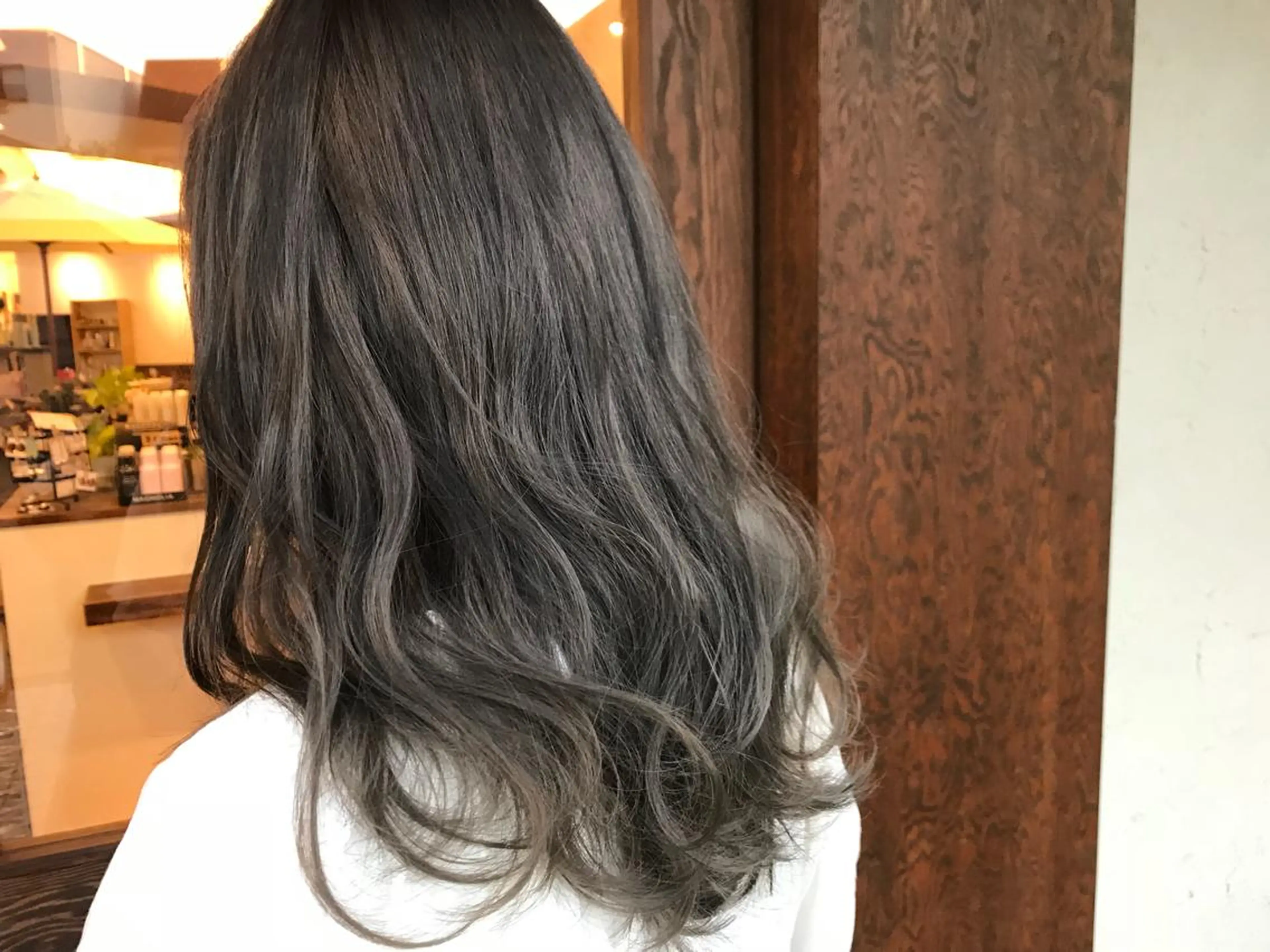 セミロング カラー ブリーチ 艶髪育成サロン 京橋　shinのヘアスタイル