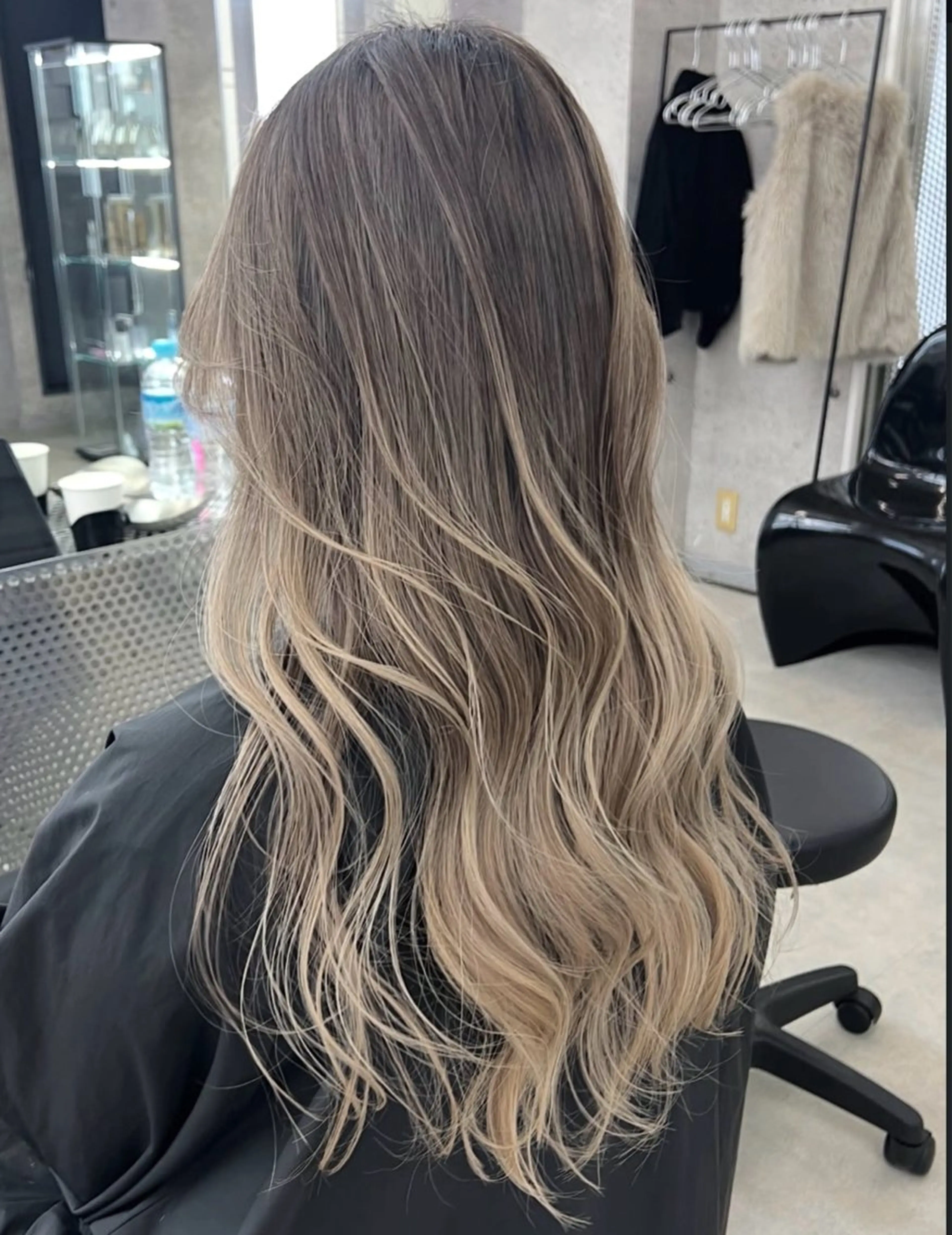 セミロング カラー ヘアカラー iki omotesando所属・KIRYU SARAのヘアスタイル