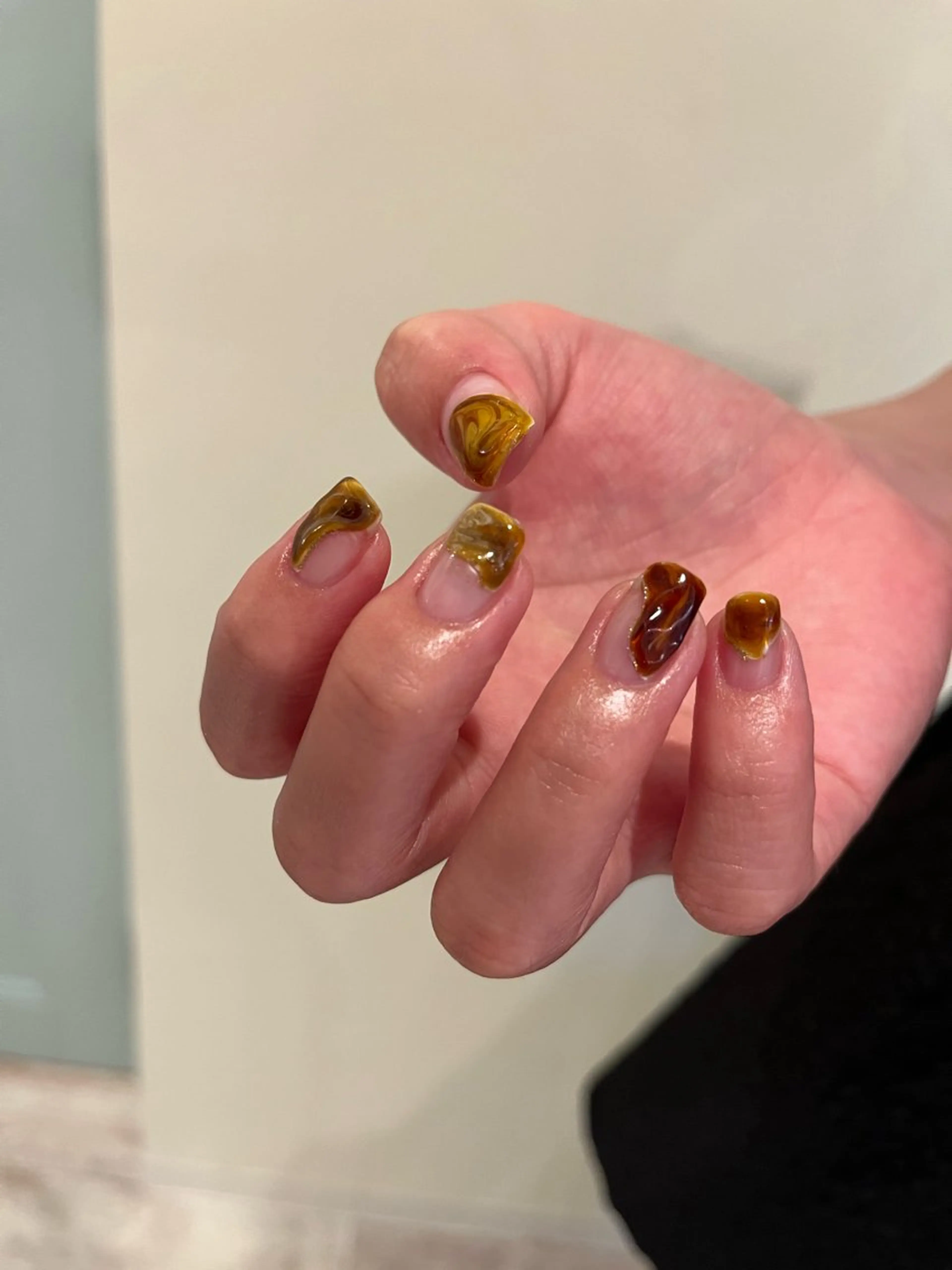 ネイル ハンドネイル une／YUKINA 🫧大人nuanceのネイルデザイン