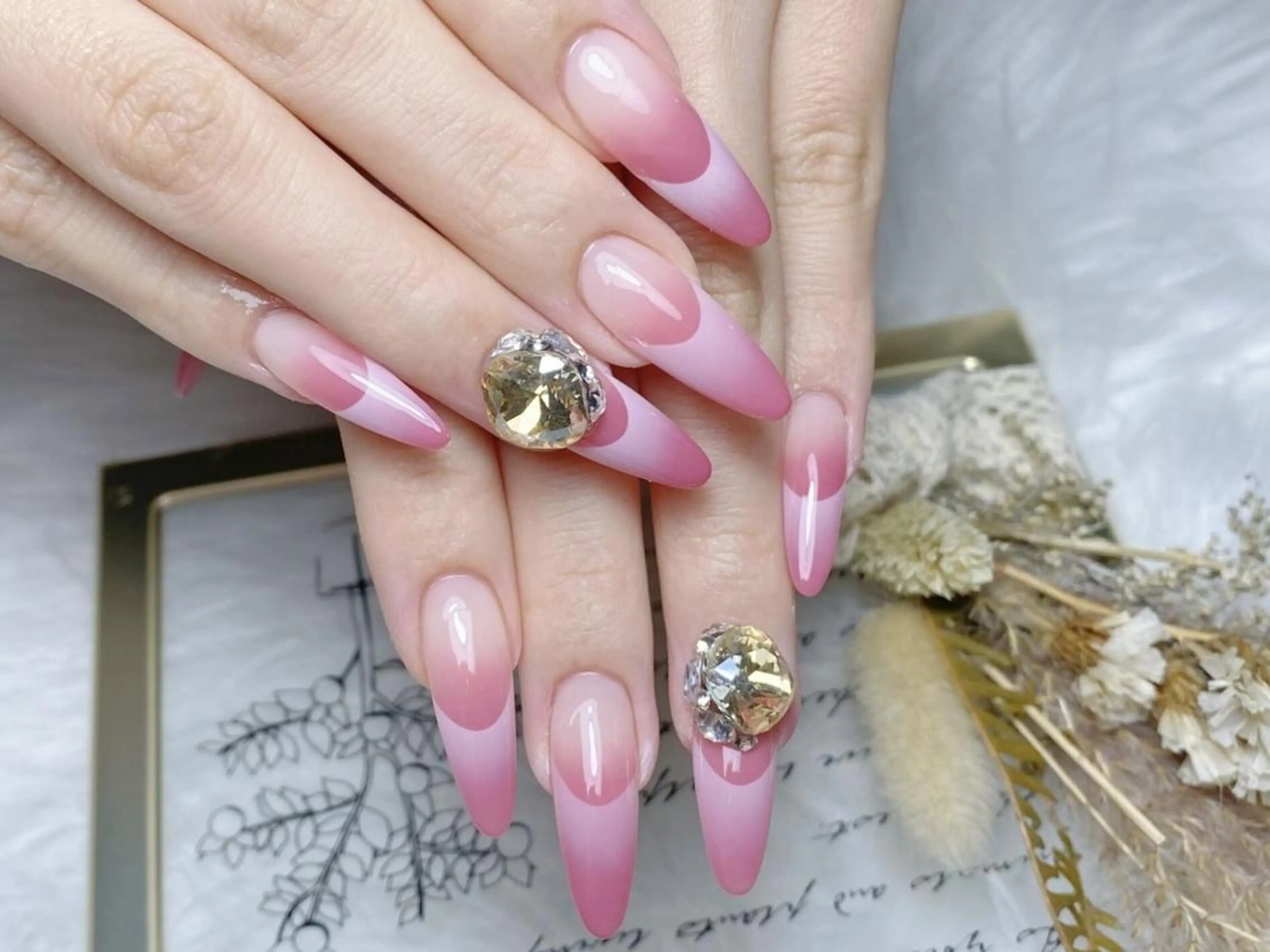 ネイル ジェルネイル キラキラネイル 韓国ネイル ラメ(グリッター) マグネットネイル One plus StudioNailのネイルデザイン