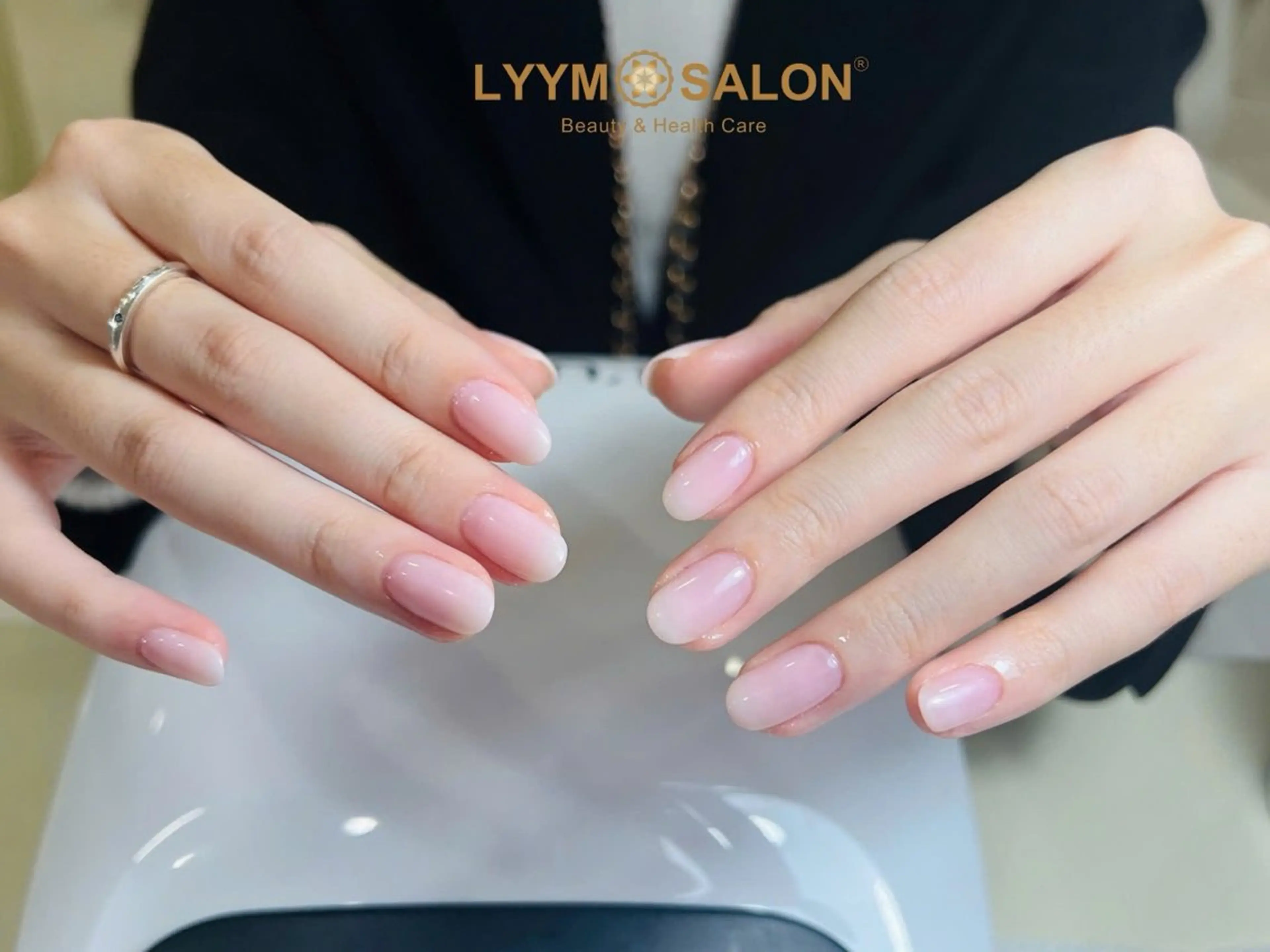 ネイル グラデーション 韓国ネイル オフィスネイル ピンク シンプルネイル ハンドネイル ハンドケア LYYM Salonのネイルデザイン