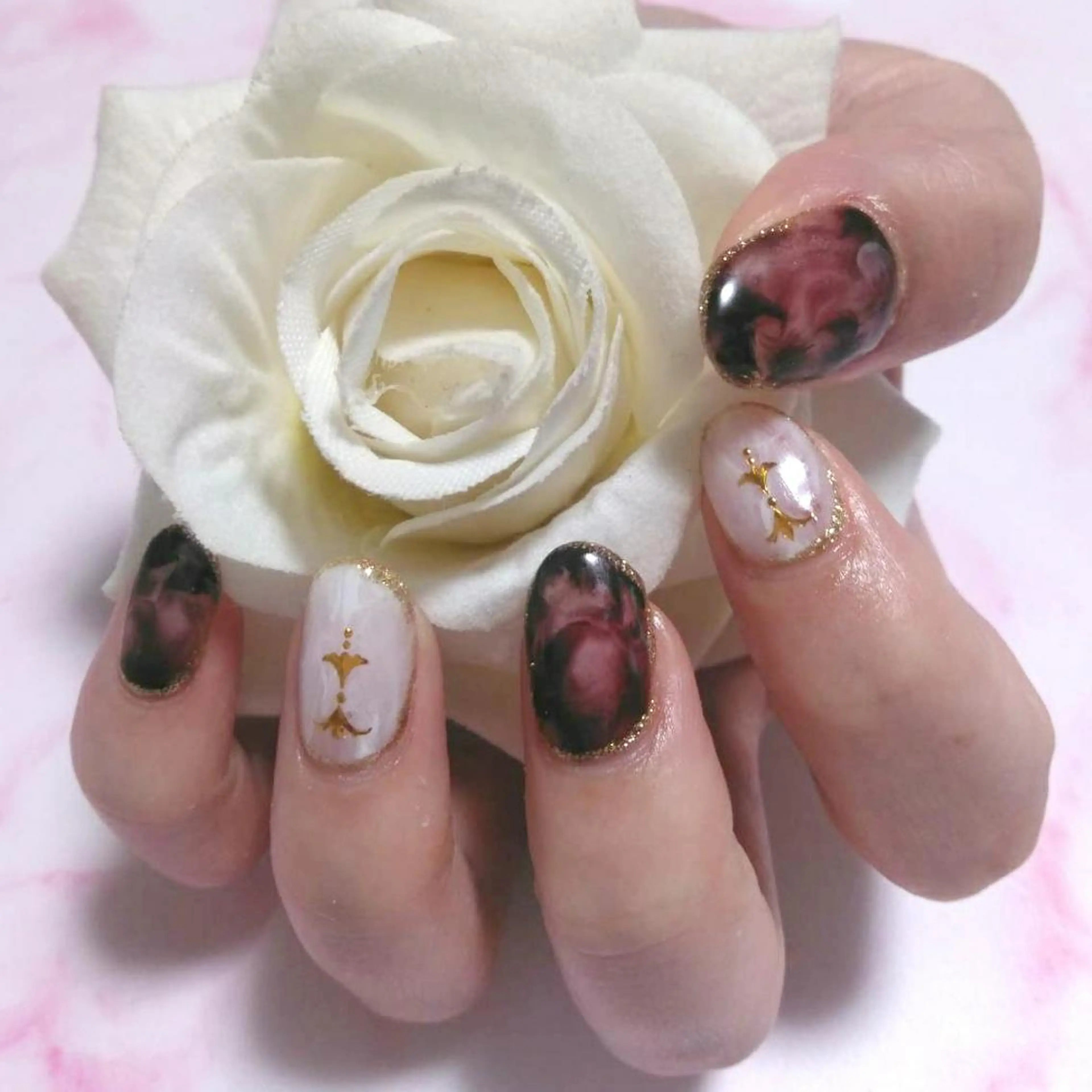 ネイル エステとネイル ローズコンフォートのネイルデザイン