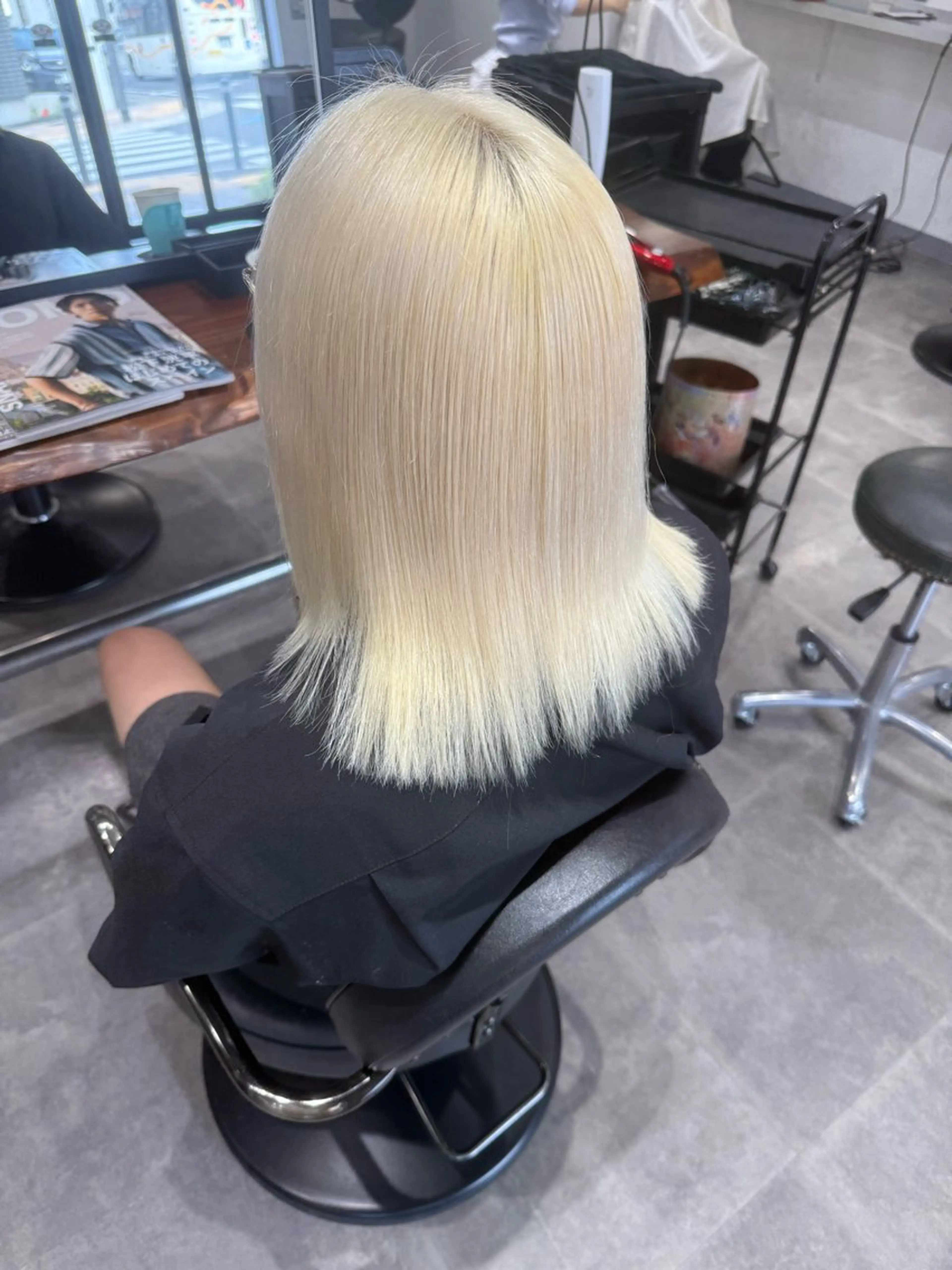 ミディアム ボブ 外国人風カラー ハイレイヤー ハイライト 髪質改善 篠崎 佑季のヘアスタイル