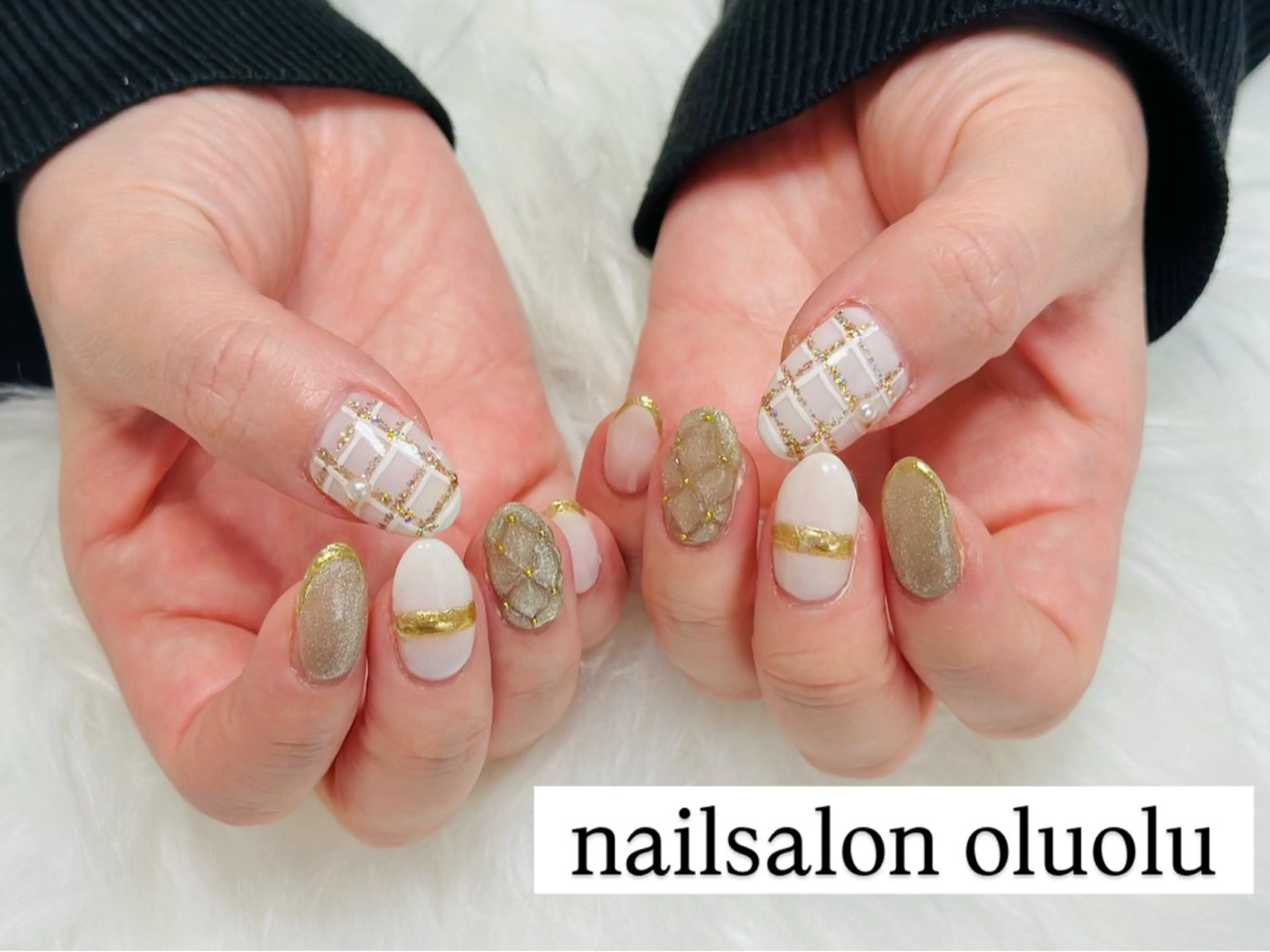 ネイル ゴールド ホワイト 冬ネイル クリスマス nailsalon oluoluのネイルデザイン