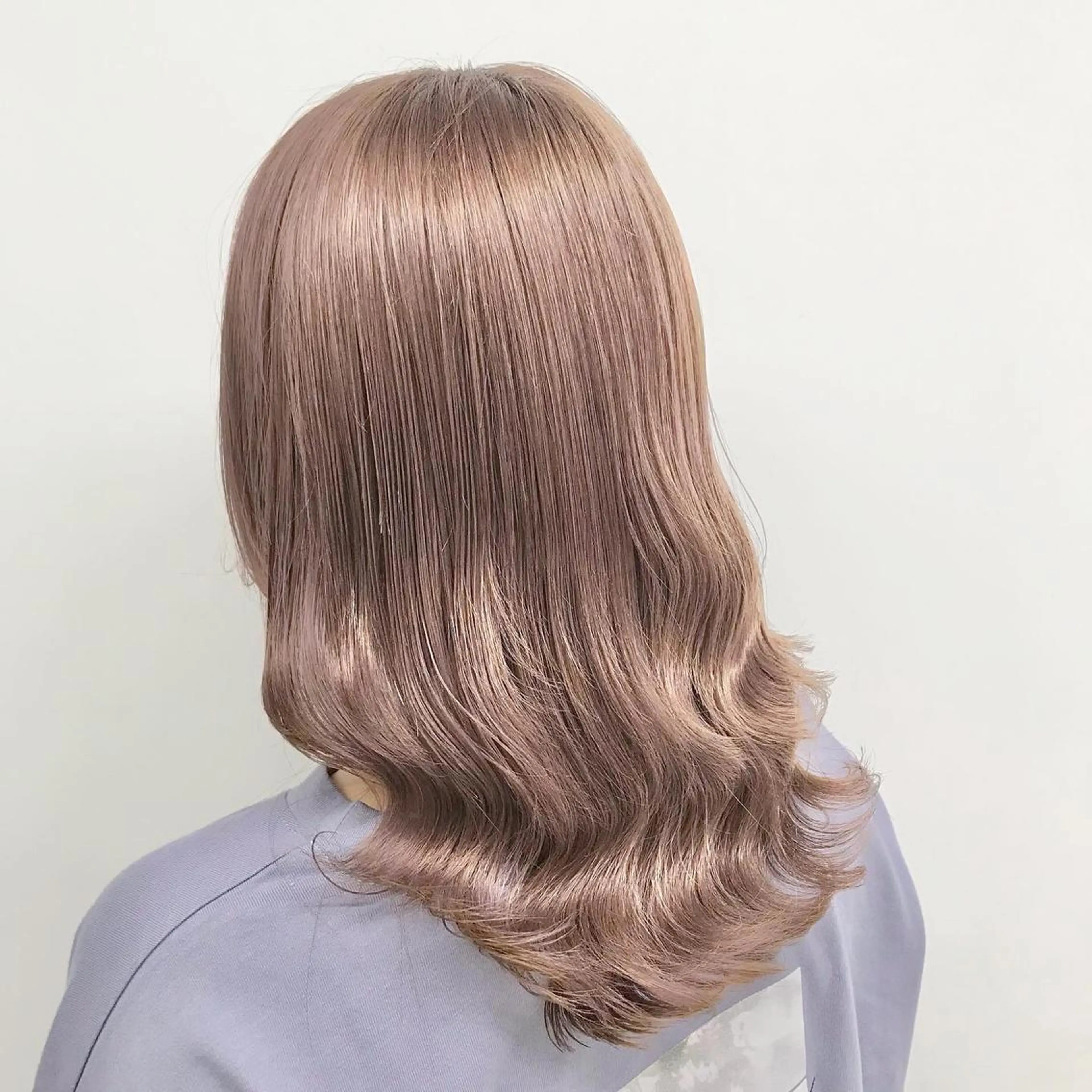 ミディアム カラー 🩵ハイトーン 美咲🩵のヘアスタイル